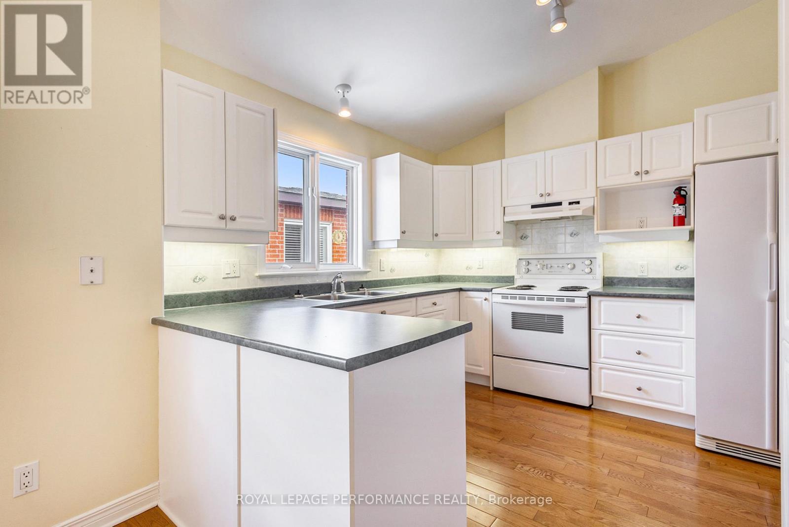 












45 COULSON COURT

,
Ottawa,




Ontario
K2K2X9


