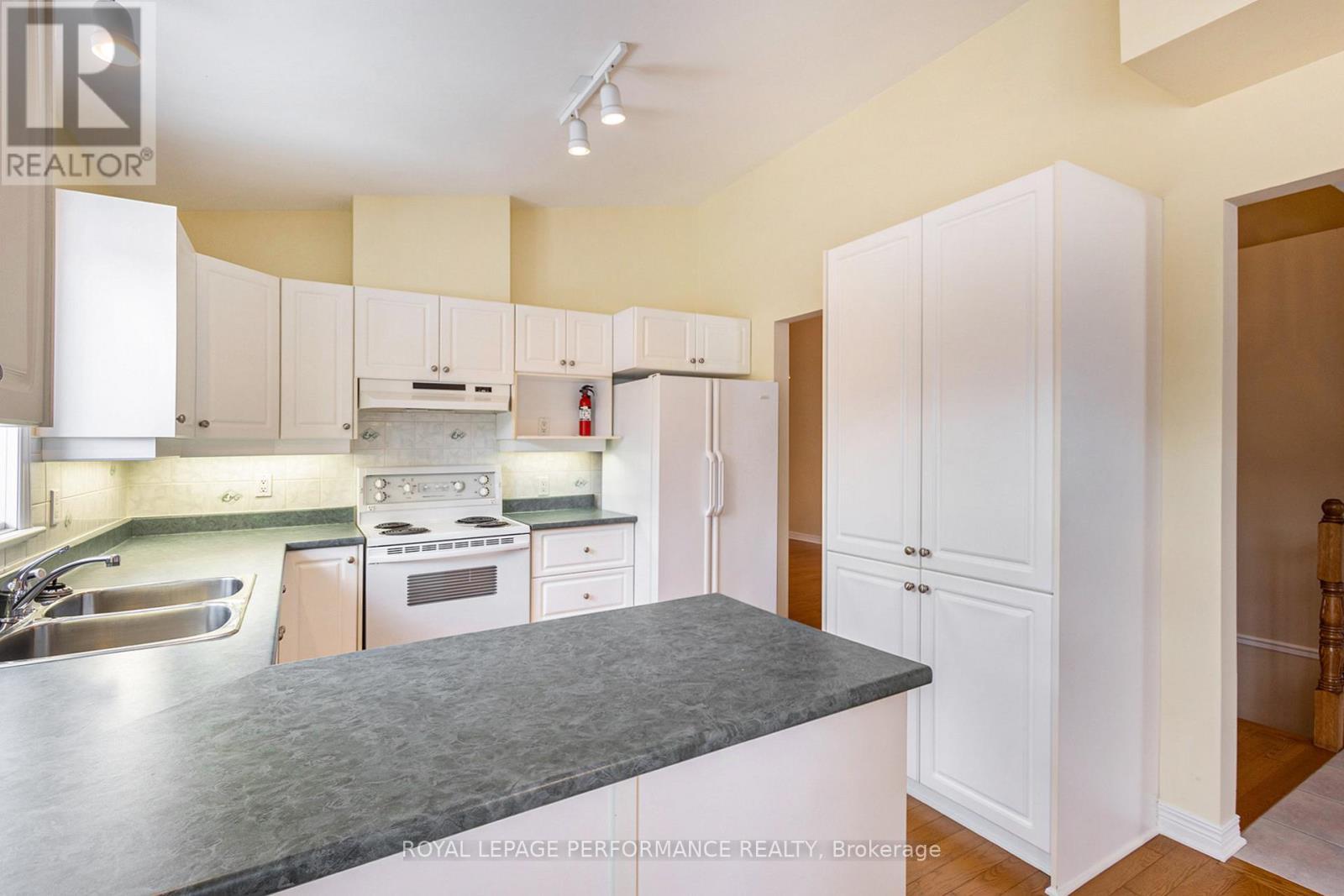 












45 COULSON COURT

,
Ottawa,




Ontario
K2K2X9

