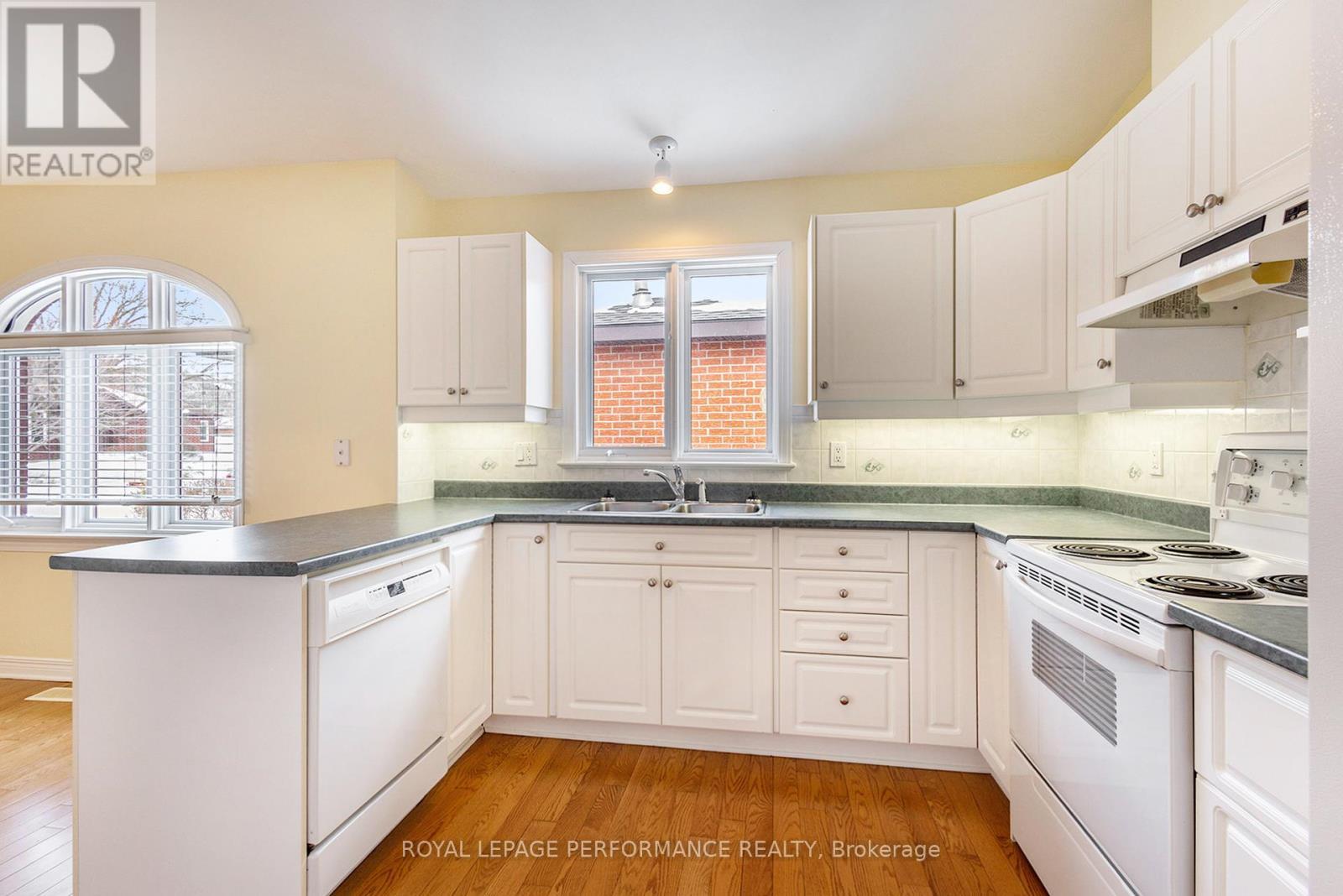 












45 COULSON COURT

,
Ottawa,




Ontario
K2K2X9

