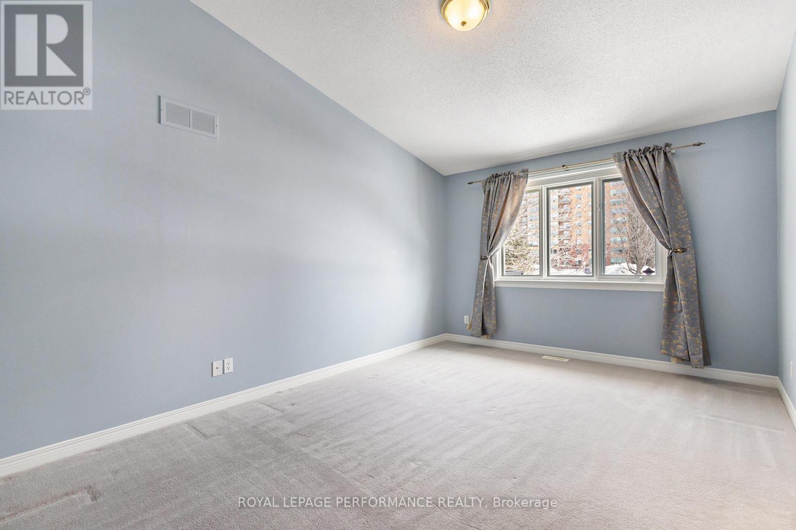 












45 COULSON COURT

,
Ottawa,




Ontario
K2K2X9

