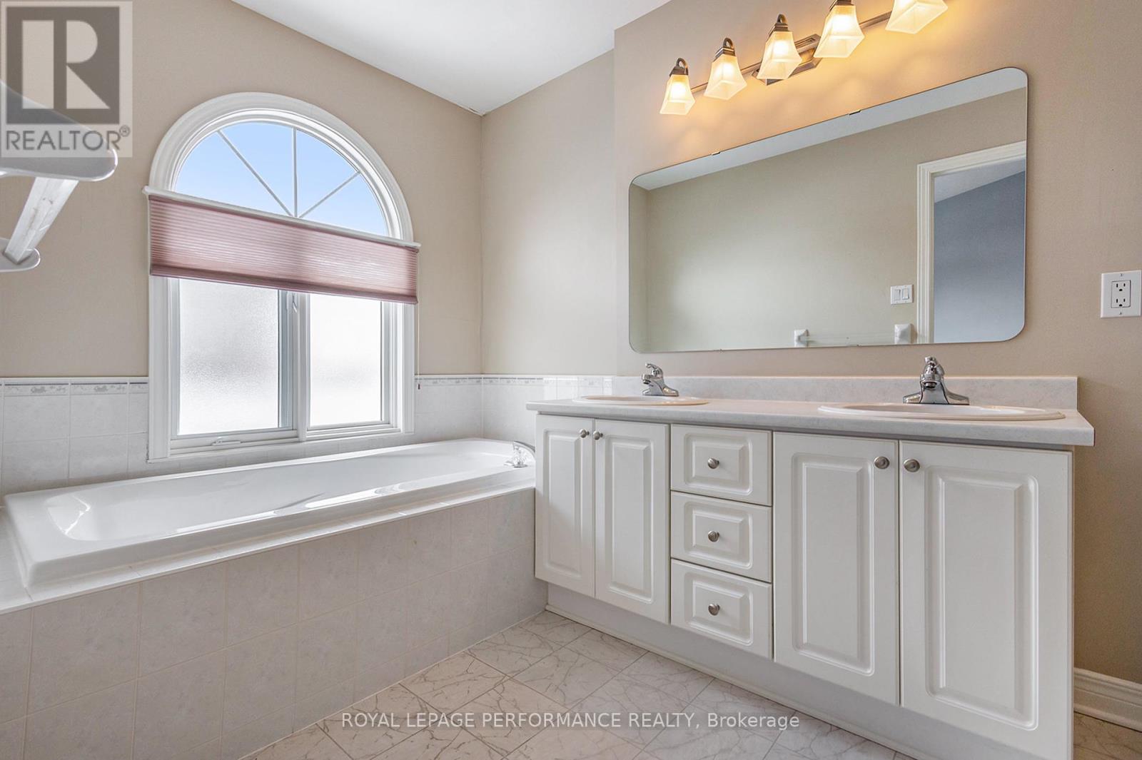 












45 COULSON COURT

,
Ottawa,




Ontario
K2K2X9


