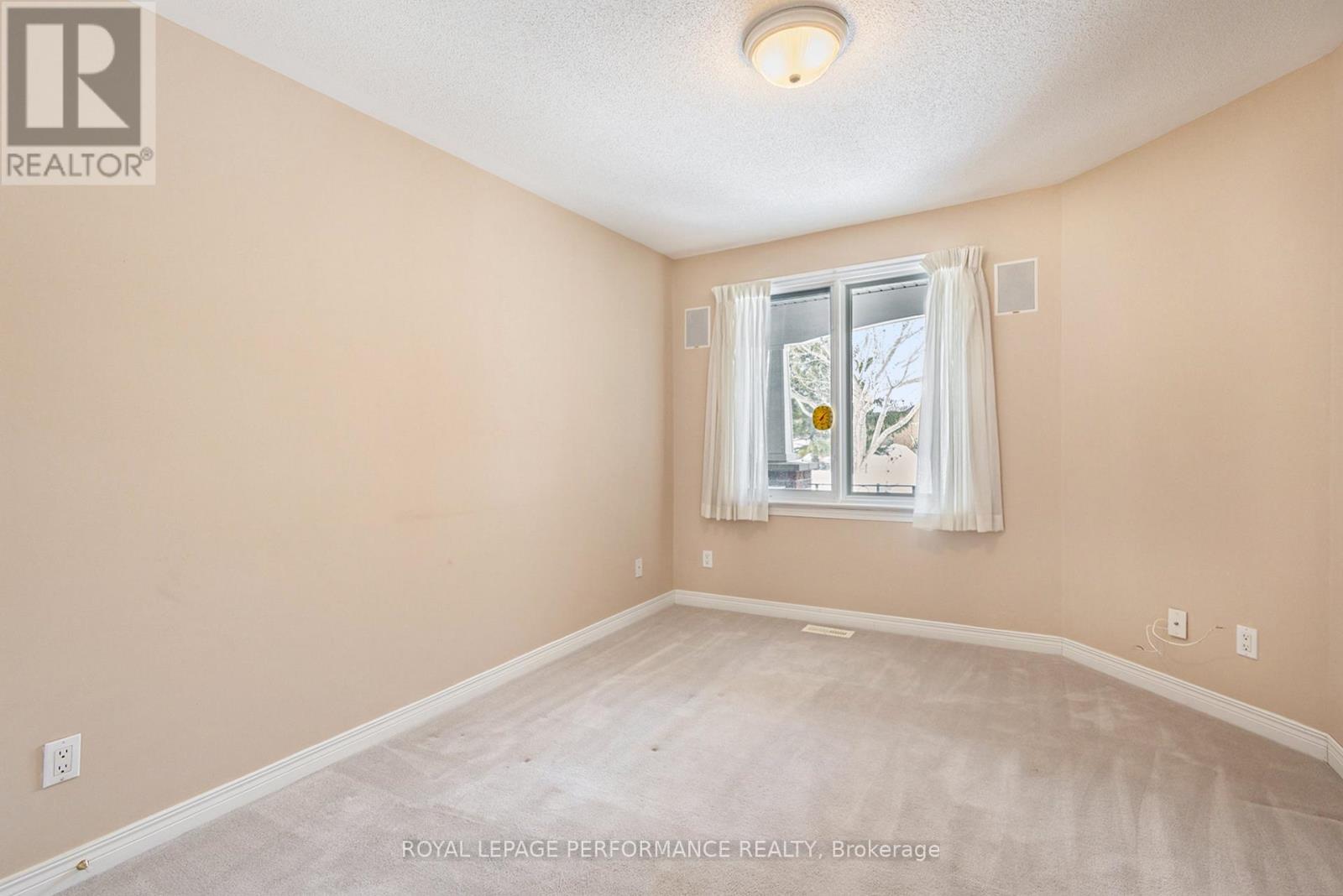 












45 COULSON COURT

,
Ottawa,




Ontario
K2K2X9

