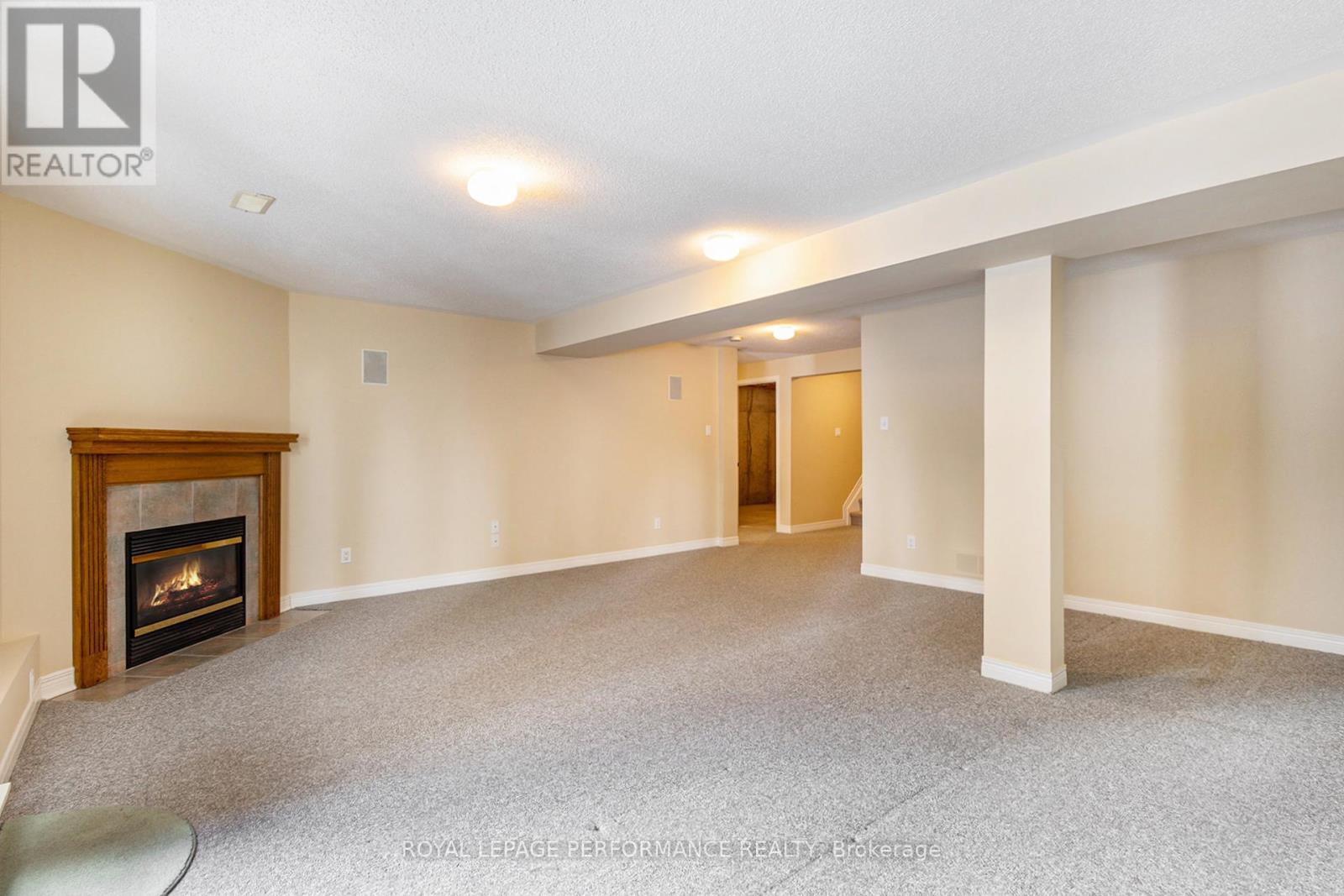 












45 COULSON COURT

,
Ottawa,




Ontario
K2K2X9

