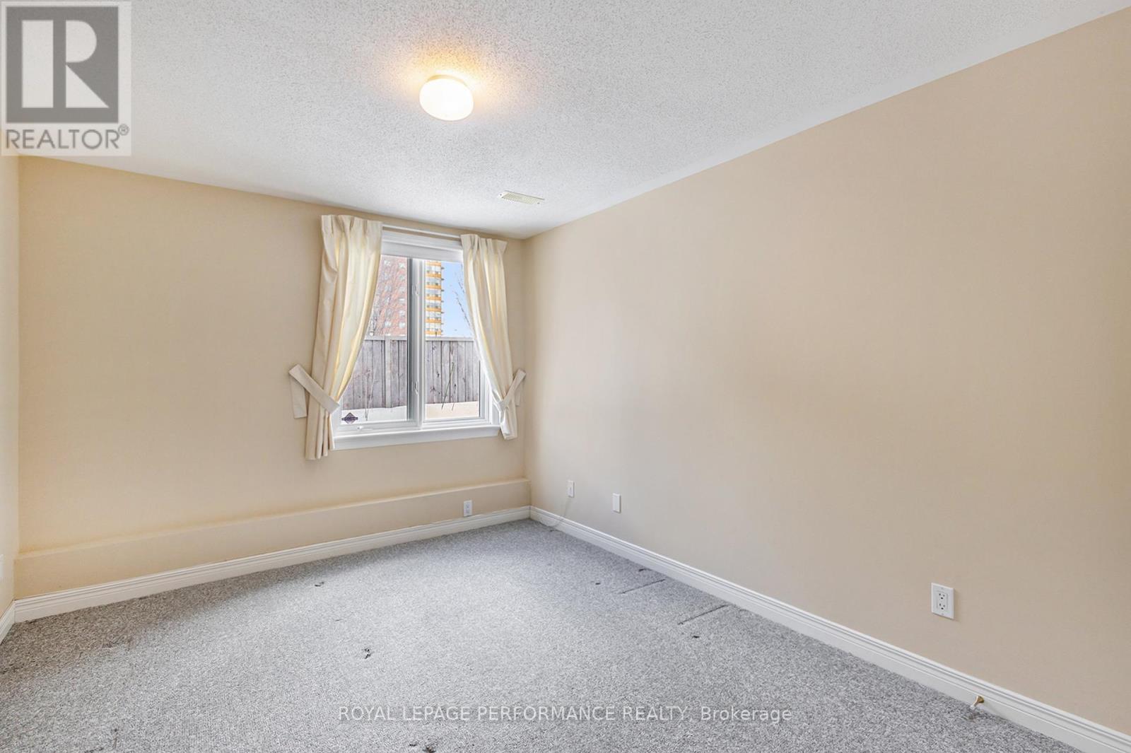 












45 COULSON COURT

,
Ottawa,




Ontario
K2K2X9

