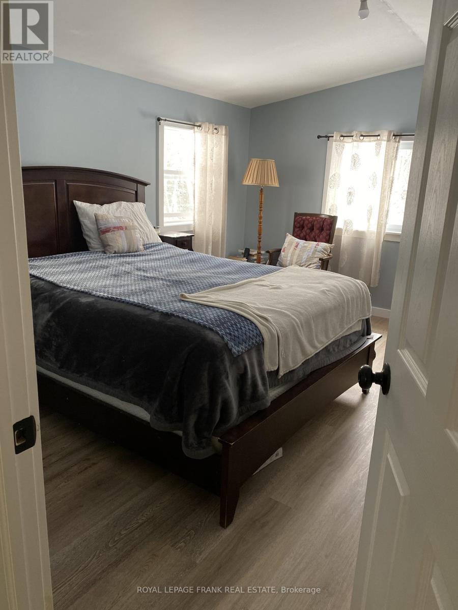 












1087 AIRPORT ROAD

,
Hastings Highlands (Herschel Ward),




Ontario
K0L1C0

