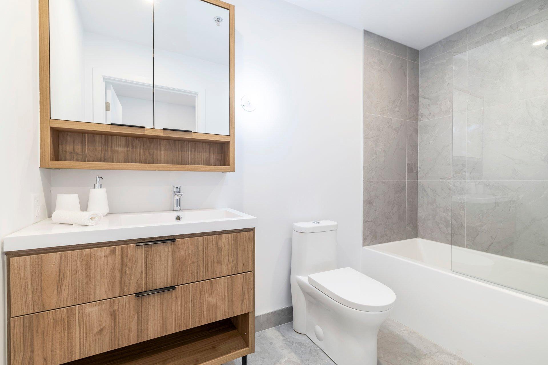 









2660


Rue Ontario E.

, 310,
Montréal (Ville-Marie),




QC
H2K4K4


