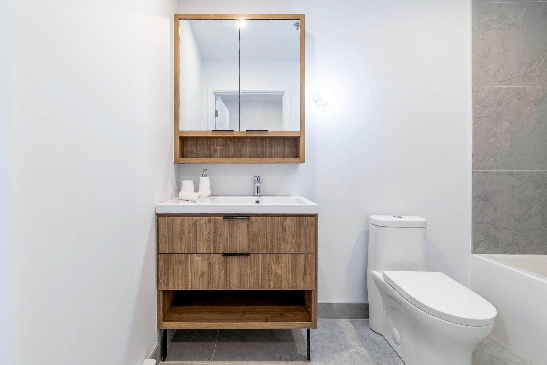 









2660


Rue Ontario E.

, 310,
Montréal (Ville-Marie),




QC
H2K4K4

