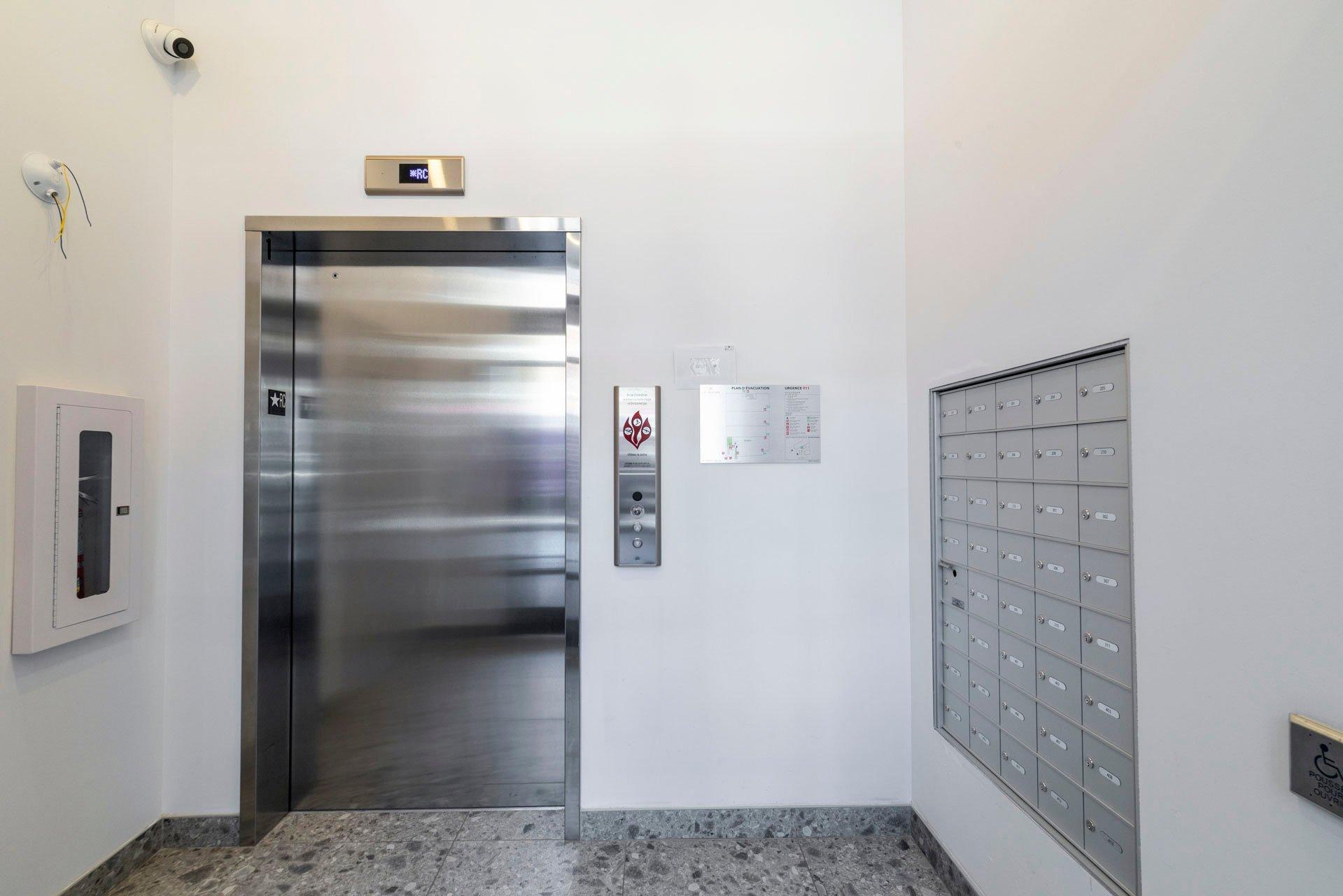 









2660


Rue Ontario E.

, 310,
Montréal (Ville-Marie),




QC
H2K4K4

