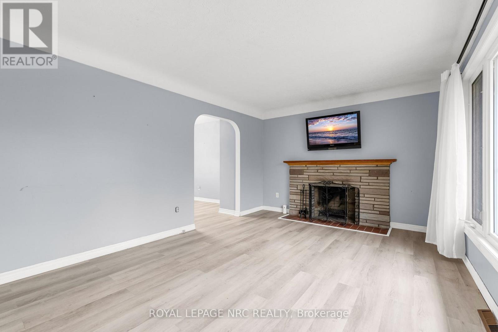 












87 CANBORO ROAD

,
Pelham (Fonthill),




Ontario
L0S1E0

