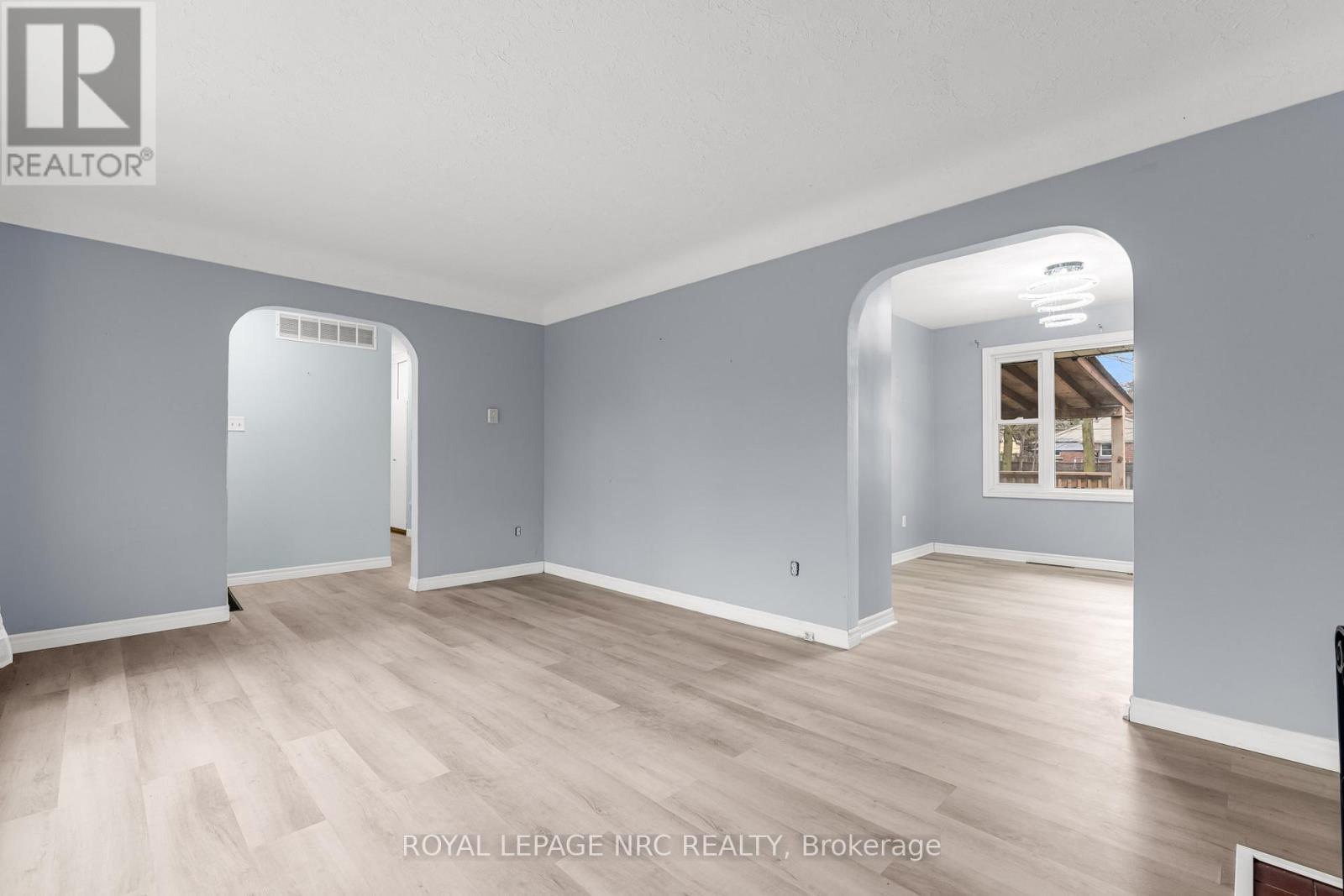 












87 CANBORO ROAD

,
Pelham (Fonthill),




Ontario
L0S1E0

