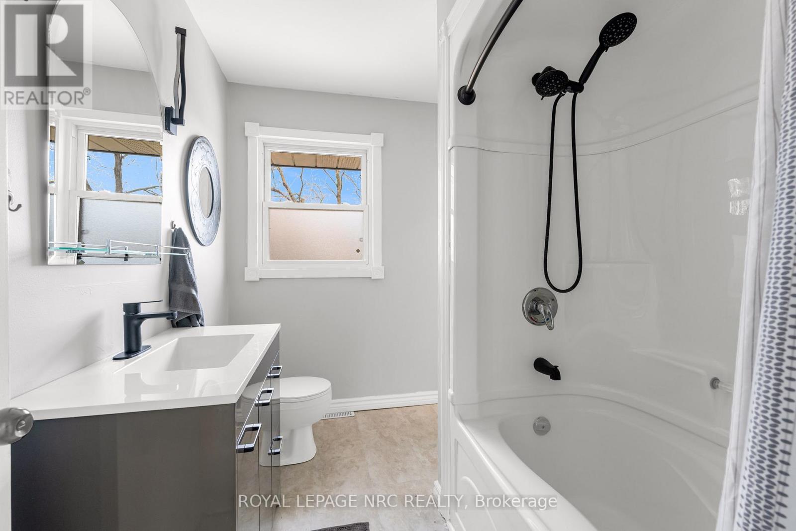 












87 CANBORO ROAD

,
Pelham (Fonthill),




Ontario
L0S1E0

