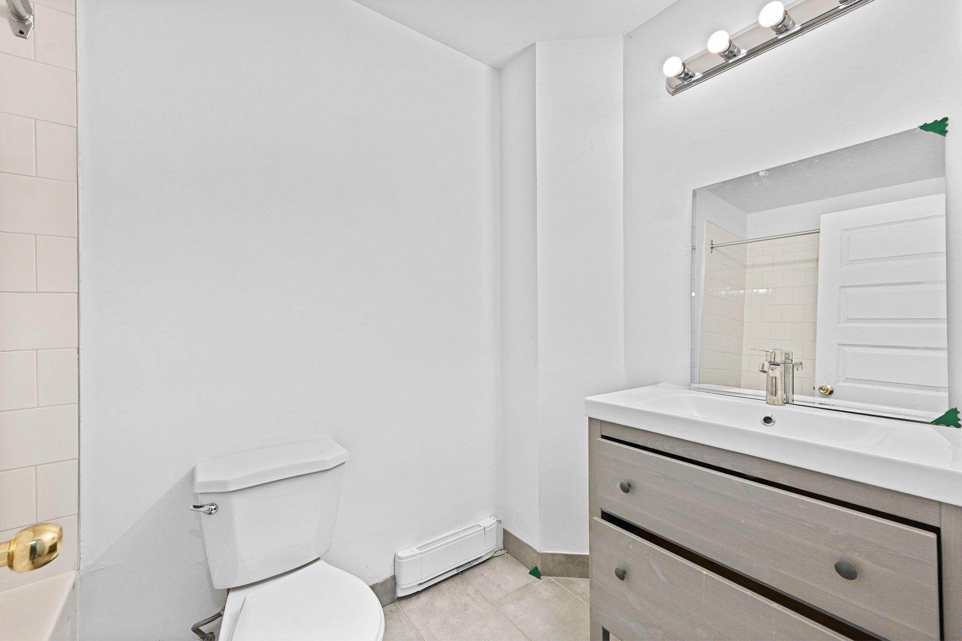 









2024

 - 2028


Rue Fullum

,
Montréal (Ville-Marie),




QC
H2K3N7

