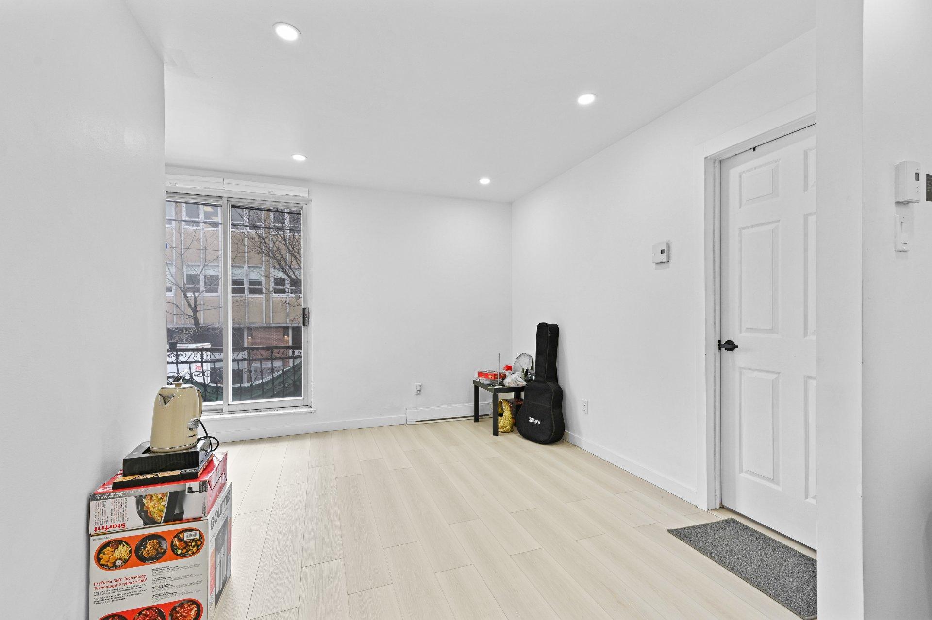 









2024

 - 2028


Rue Fullum

,
Montréal (Ville-Marie),




QC
H2K3N7


