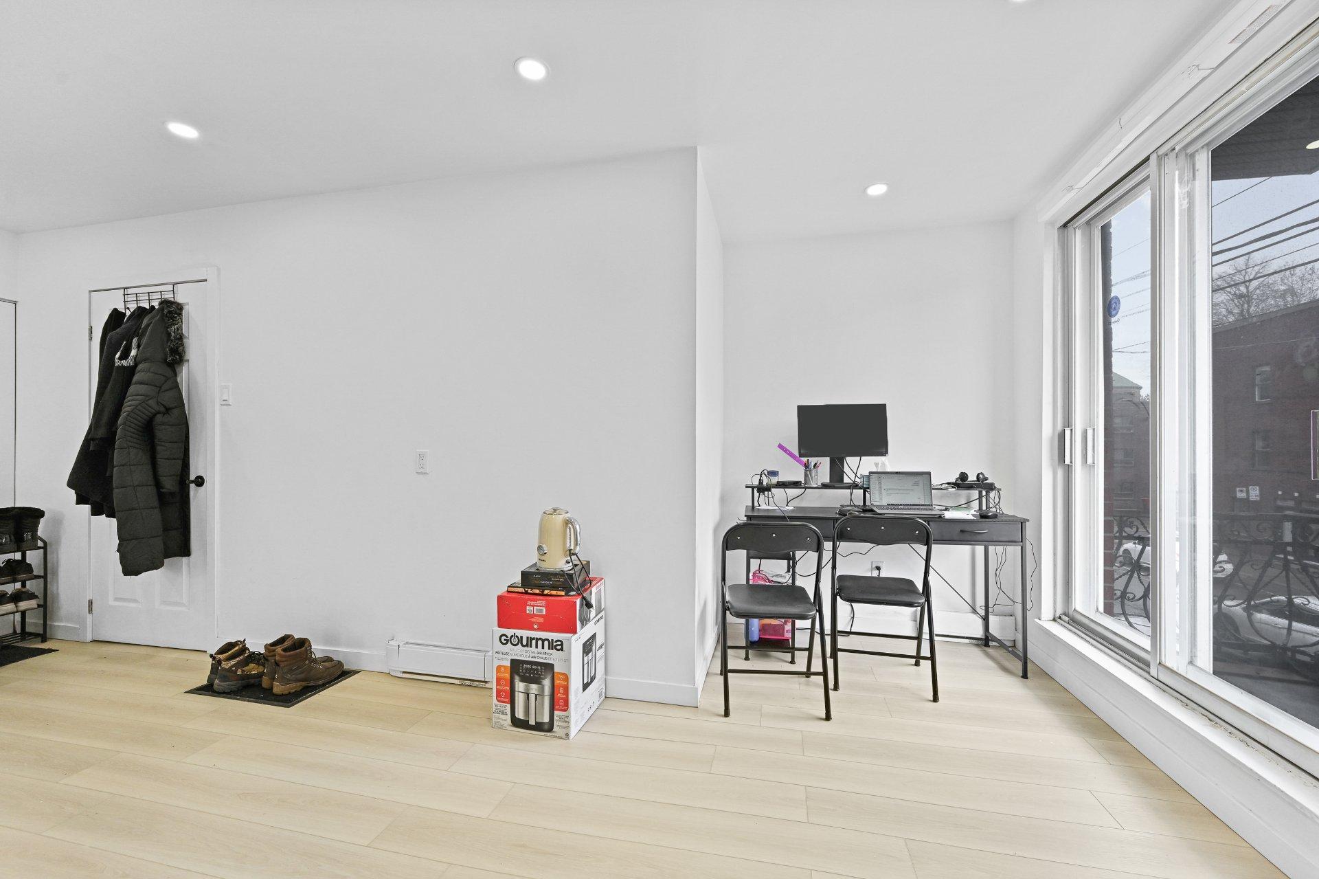 









2024

 - 2028


Rue Fullum

,
Montréal (Ville-Marie),




QC
H2K3N7

