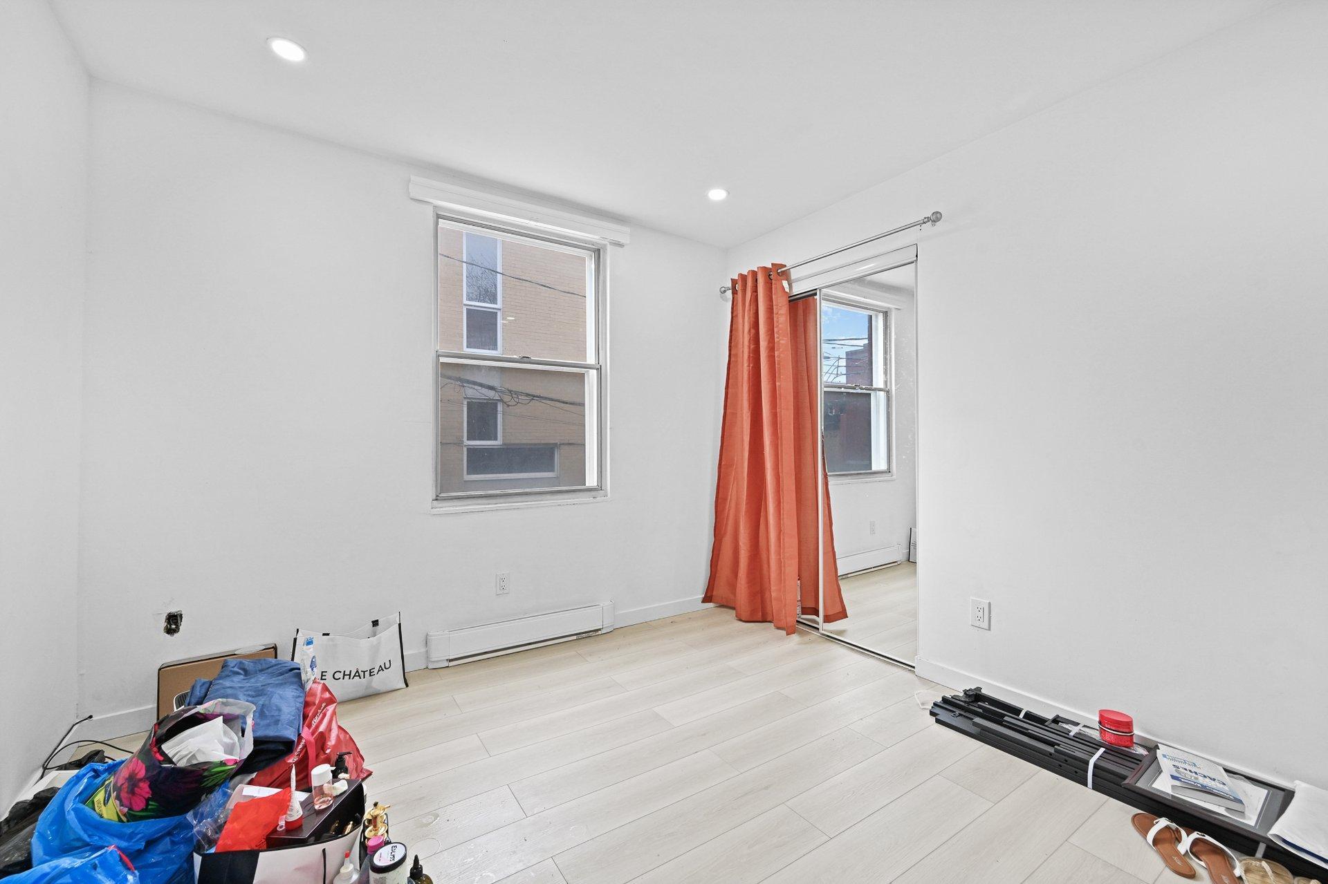 









2024

 - 2028


Rue Fullum

,
Montréal (Ville-Marie),




QC
H2K3N7

