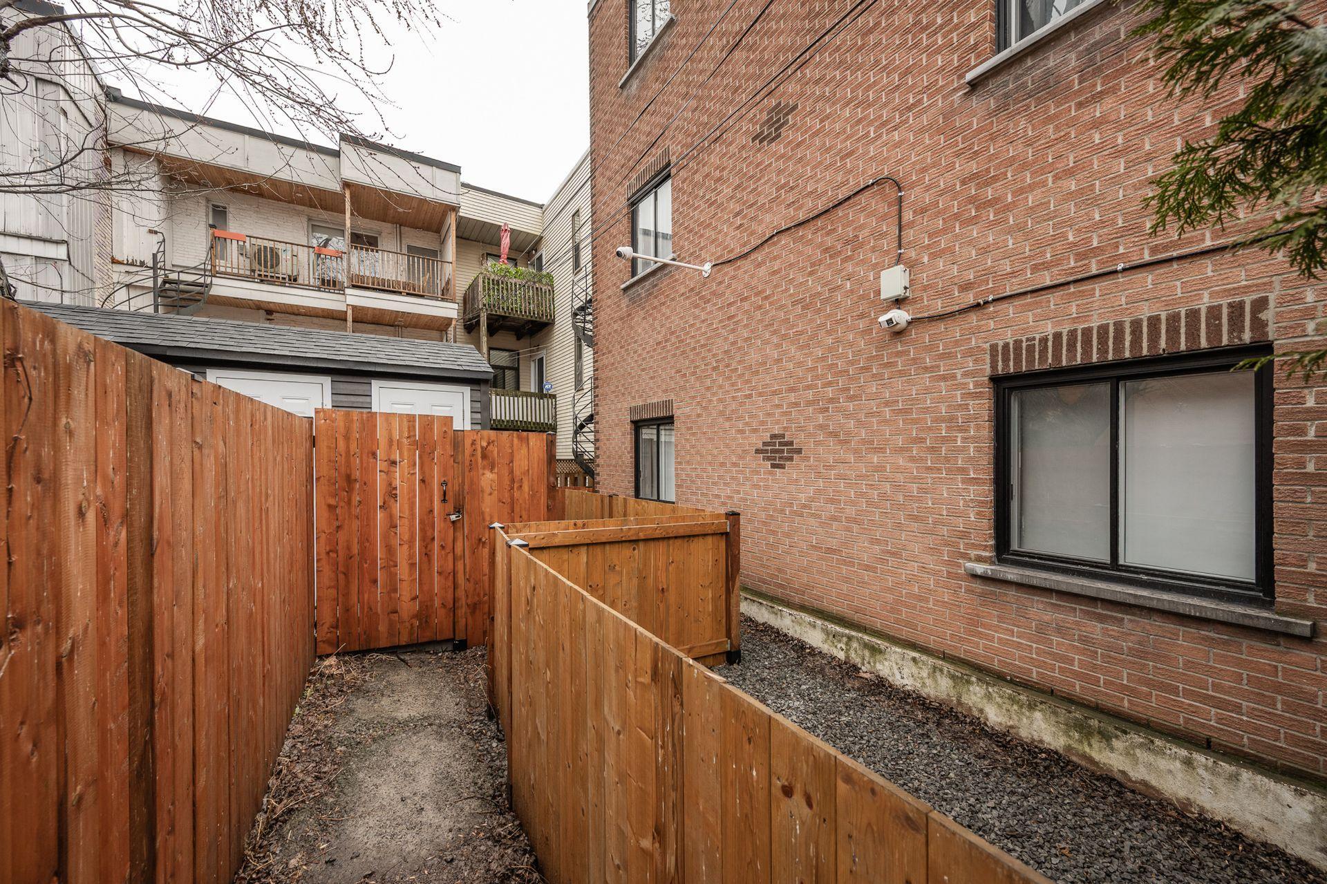 









2024

 - 2028


Rue Fullum

,
Montréal (Ville-Marie),




QC
H2K3N7

