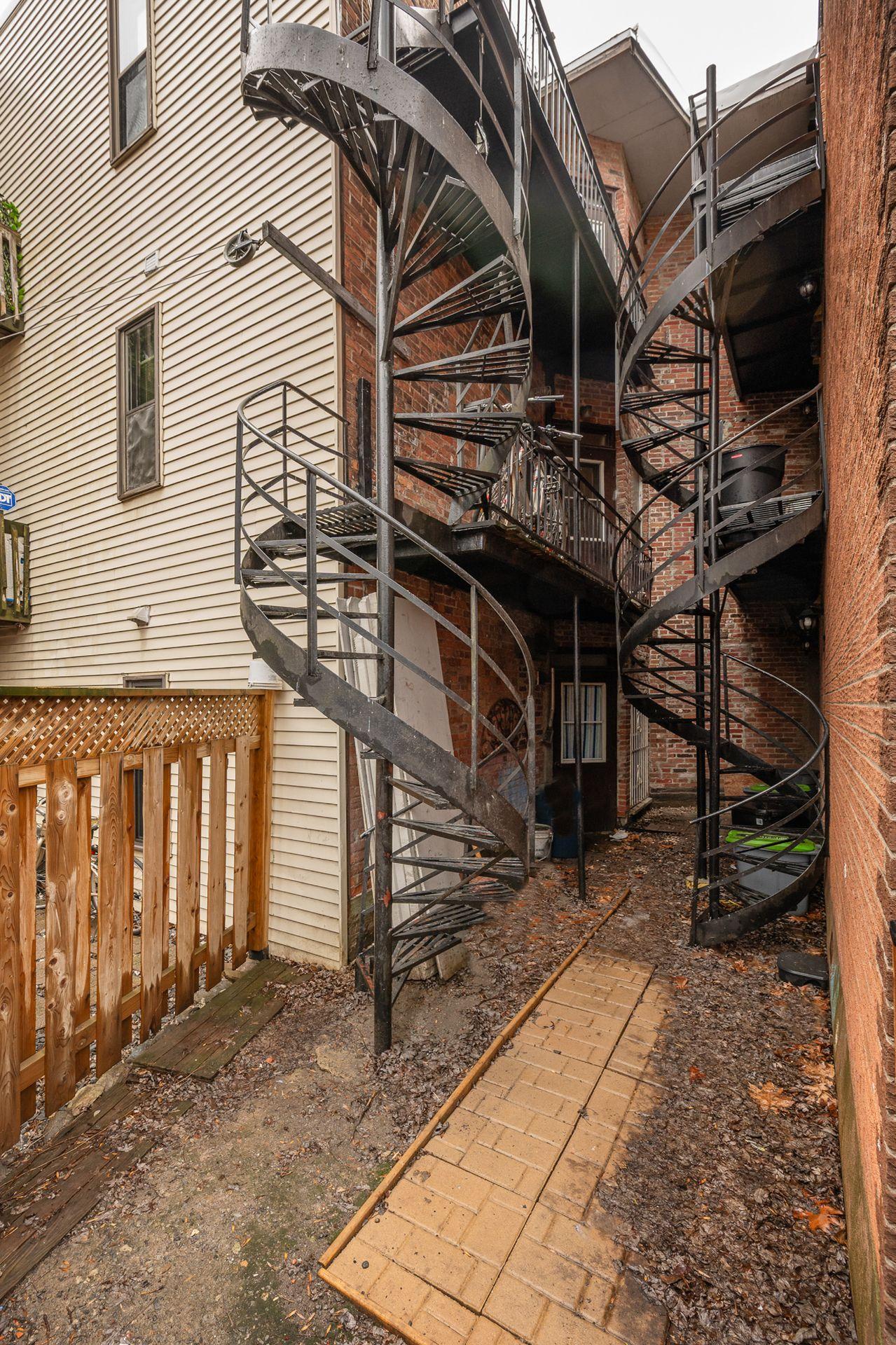









2024

 - 2028


Rue Fullum

,
Montréal (Ville-Marie),




QC
H2K3N7

