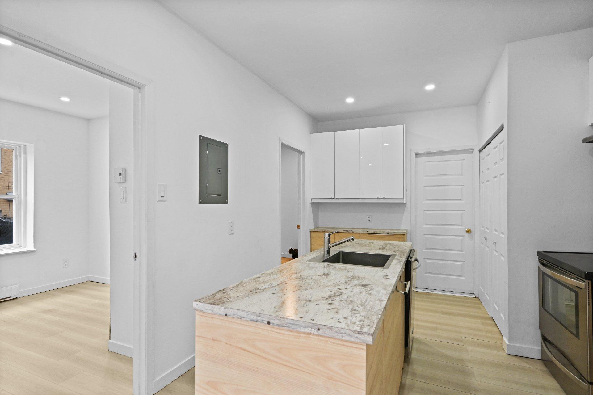 









2024

 - 2028


Rue Fullum

,
Montréal (Ville-Marie),




QC
H2K3N7

