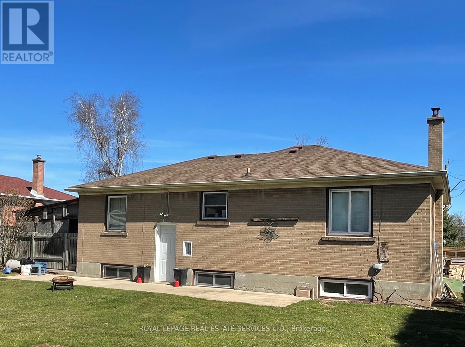 












522 WEYNWAY COURT

,
Oakville,




Ontario
L6L4G7


