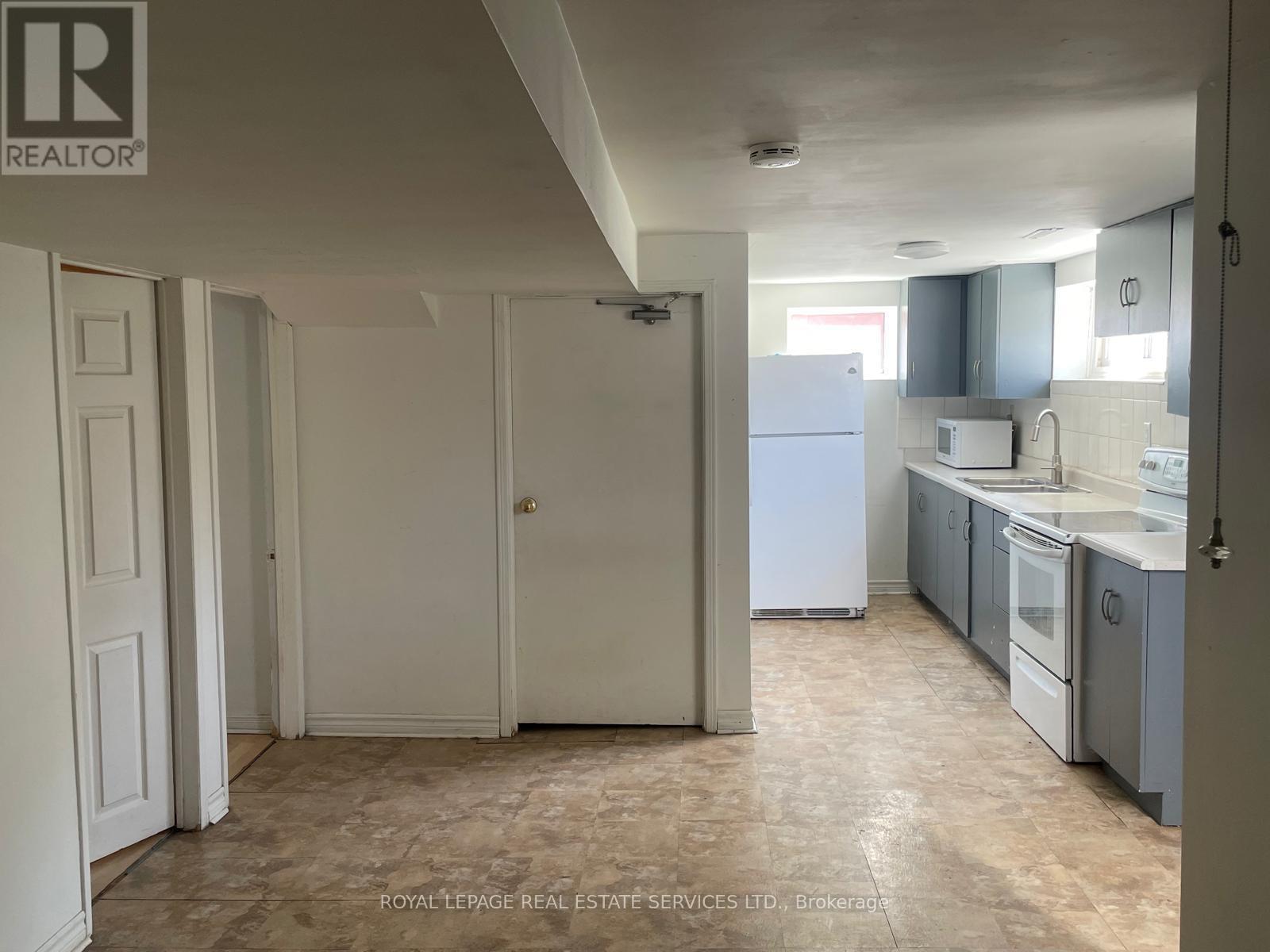












522 WEYNWAY COURT

,
Oakville,




Ontario
L6L4G7

