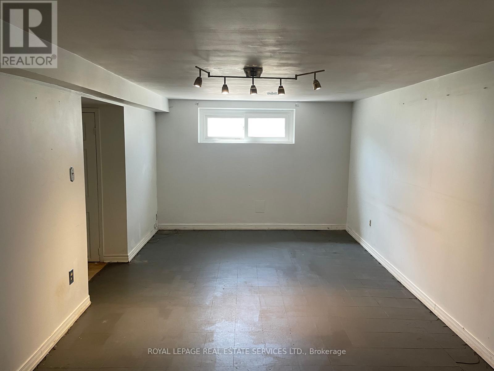 












522 WEYNWAY COURT

,
Oakville,




Ontario
L6L4G7

