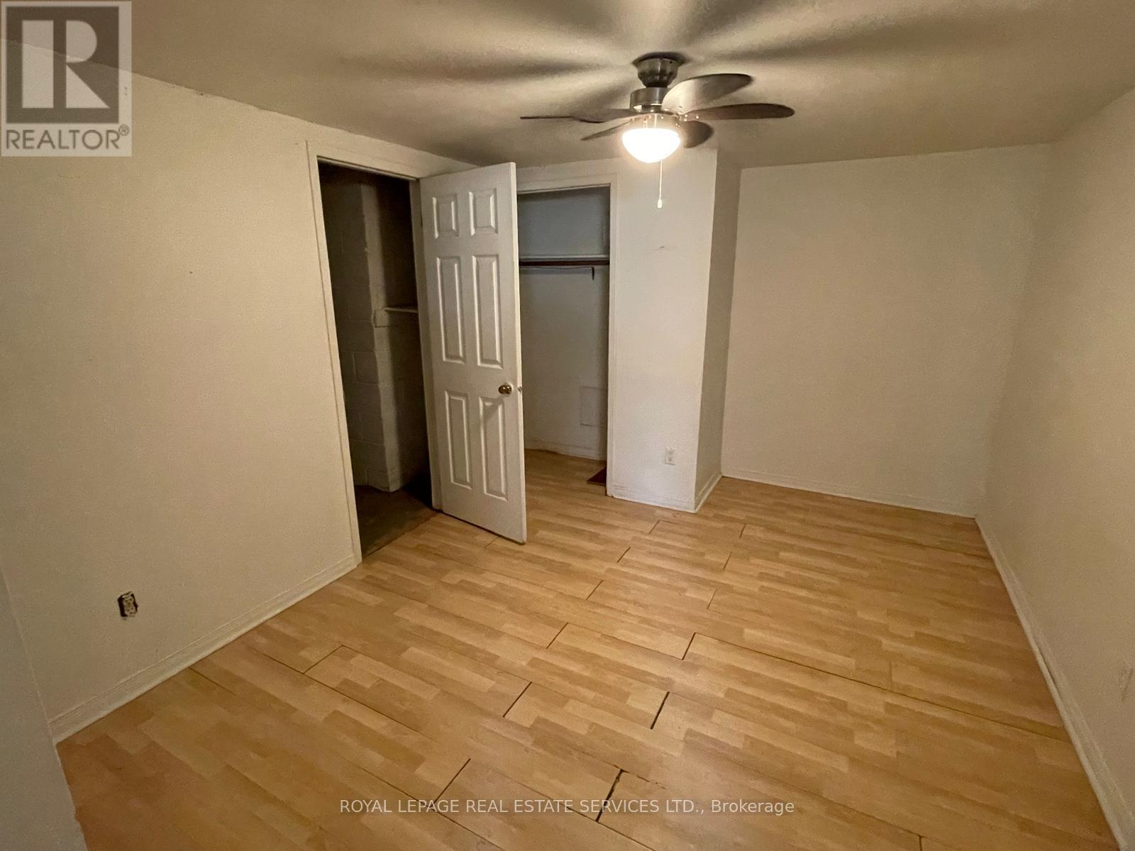 












522 WEYNWAY COURT

,
Oakville,




Ontario
L6L4G7

