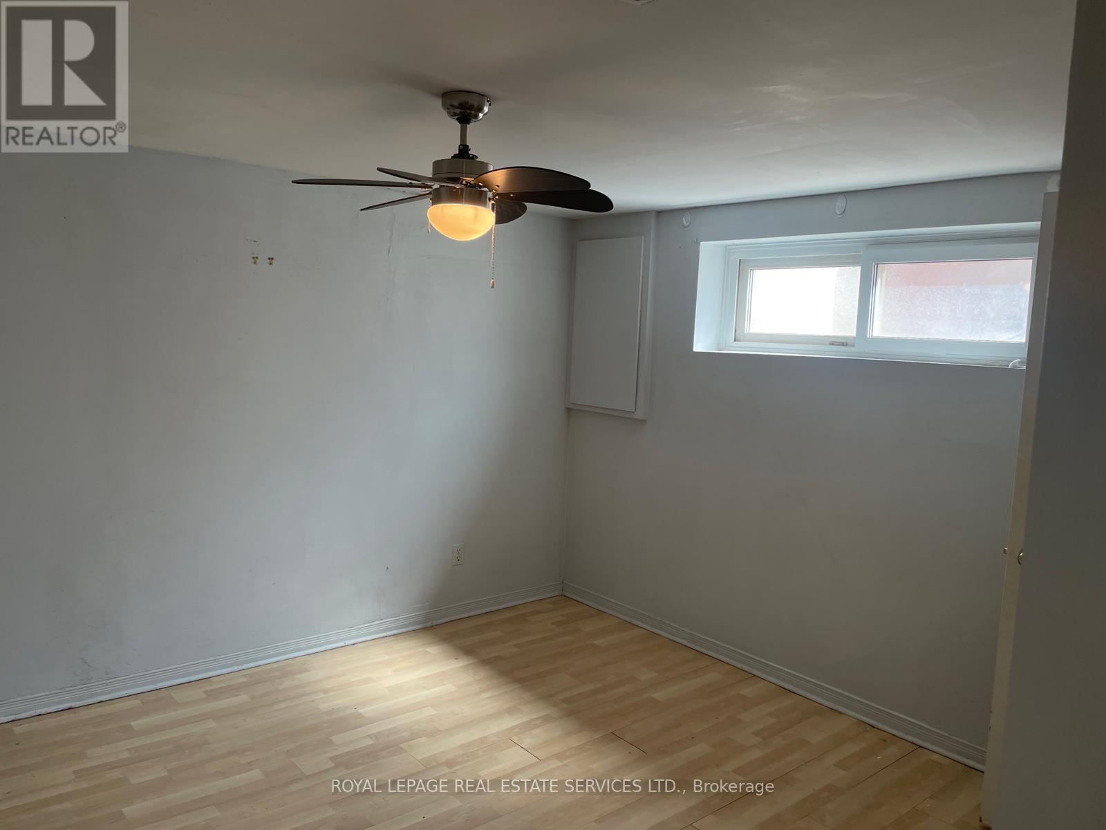 












522 WEYNWAY COURT

,
Oakville,




Ontario
L6L4G7

