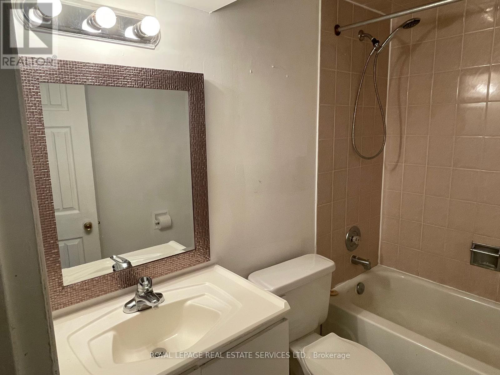 












522 WEYNWAY COURT

,
Oakville,




Ontario
L6L4G7

