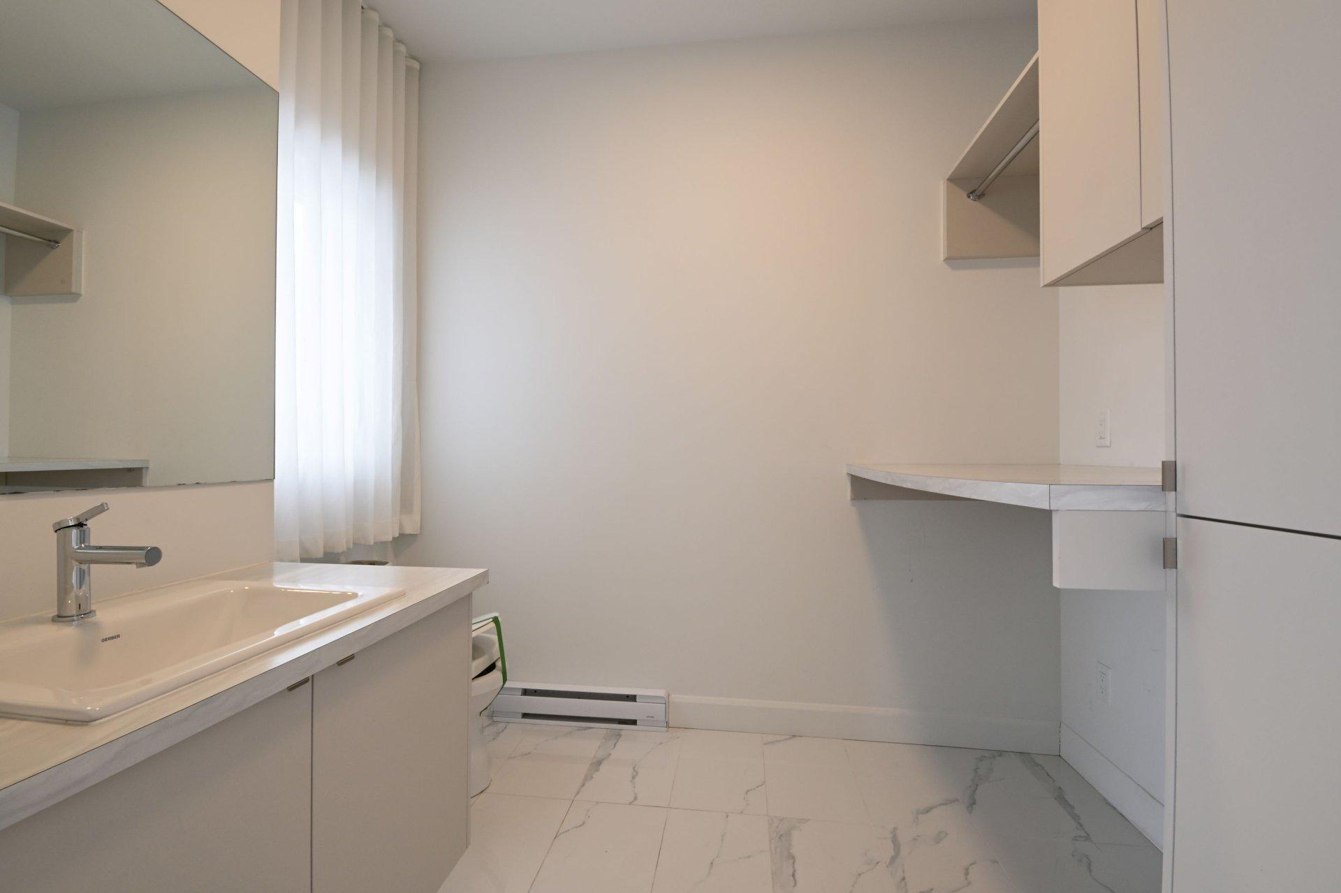 









189


Rue du Sous-Bois

,
Boischatel,




QC
G0A1H0

