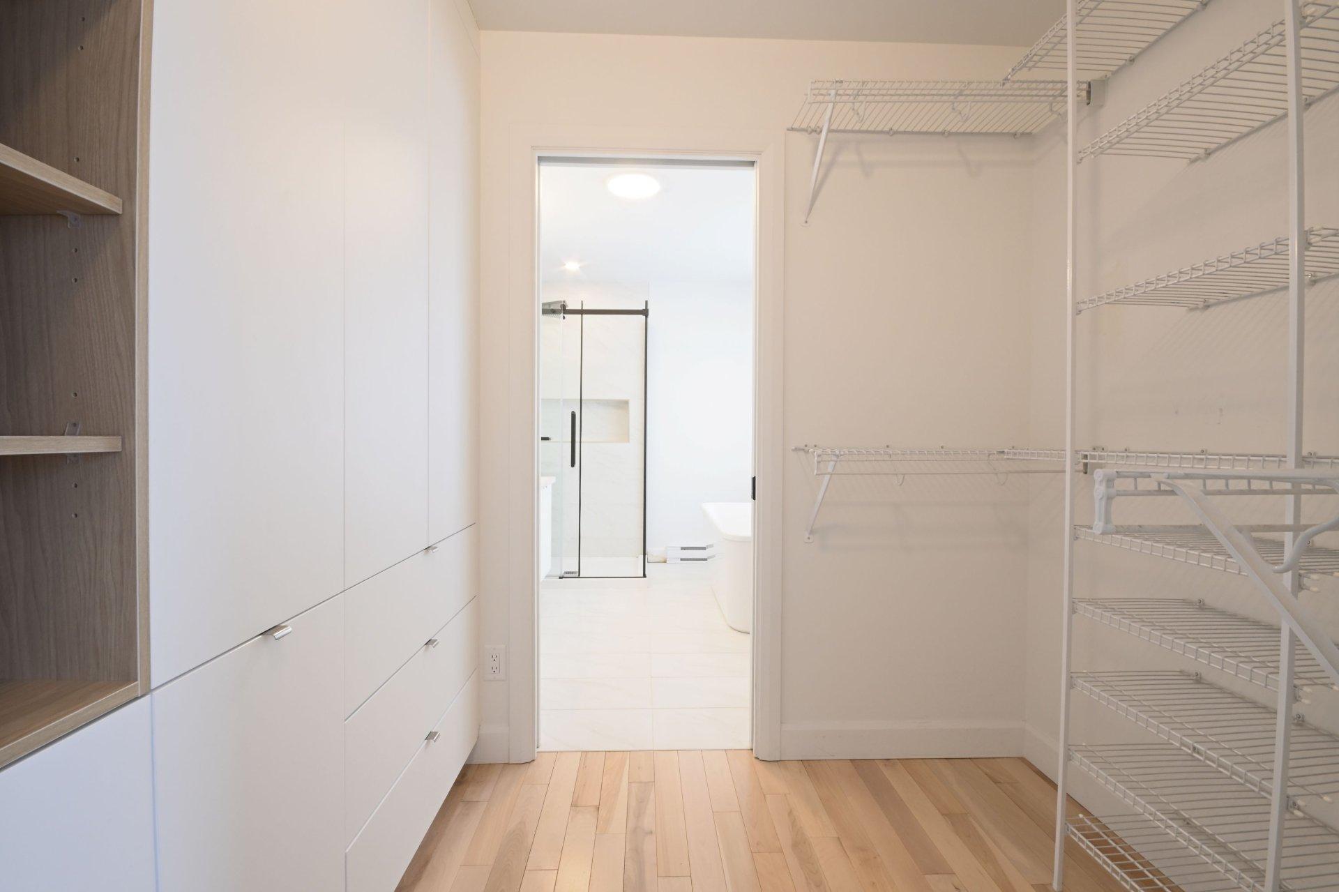 









189


Rue du Sous-Bois

,
Boischatel,




QC
G0A1H0

