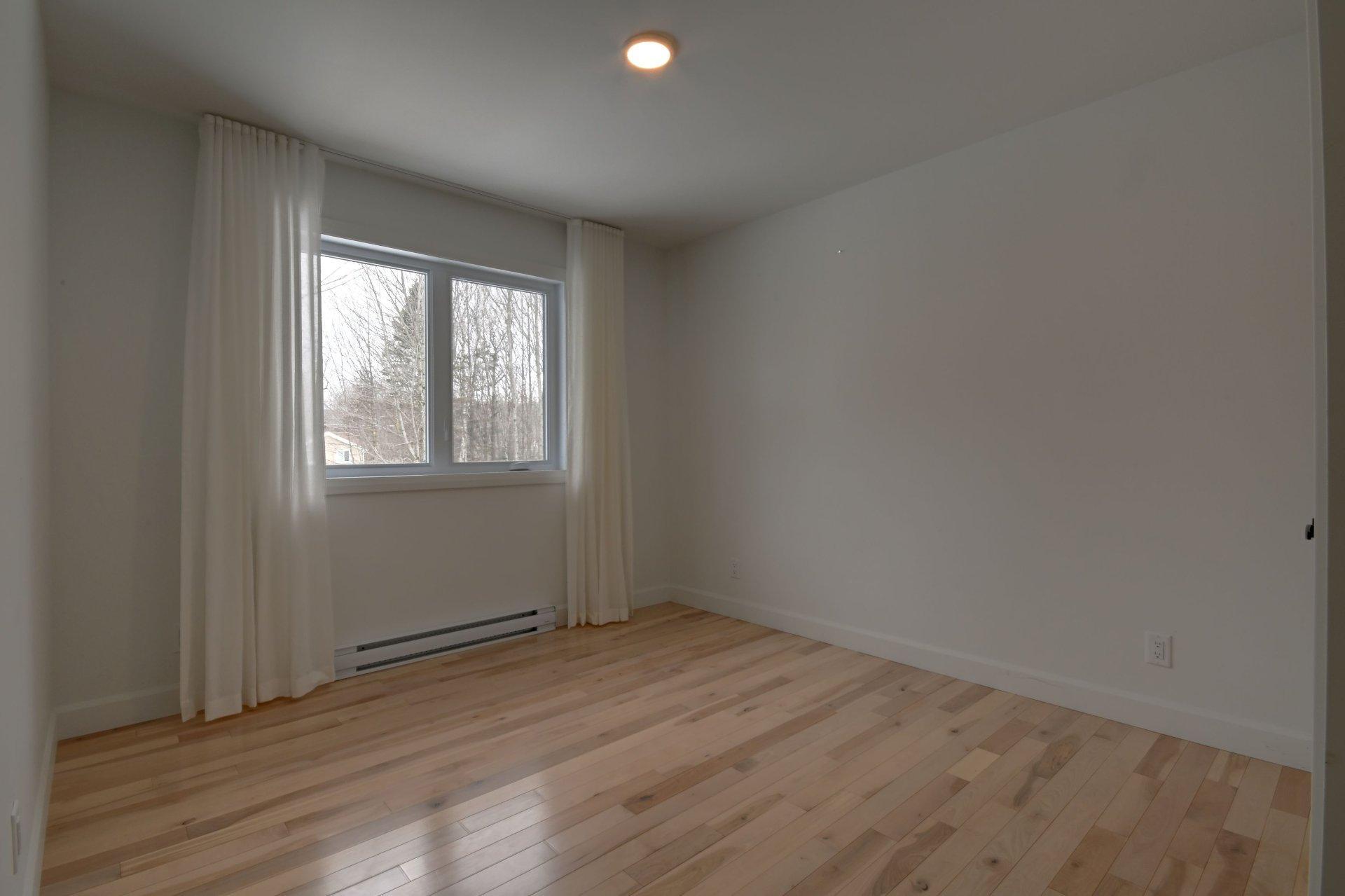 









189


Rue du Sous-Bois

,
Boischatel,




QC
G0A1H0


