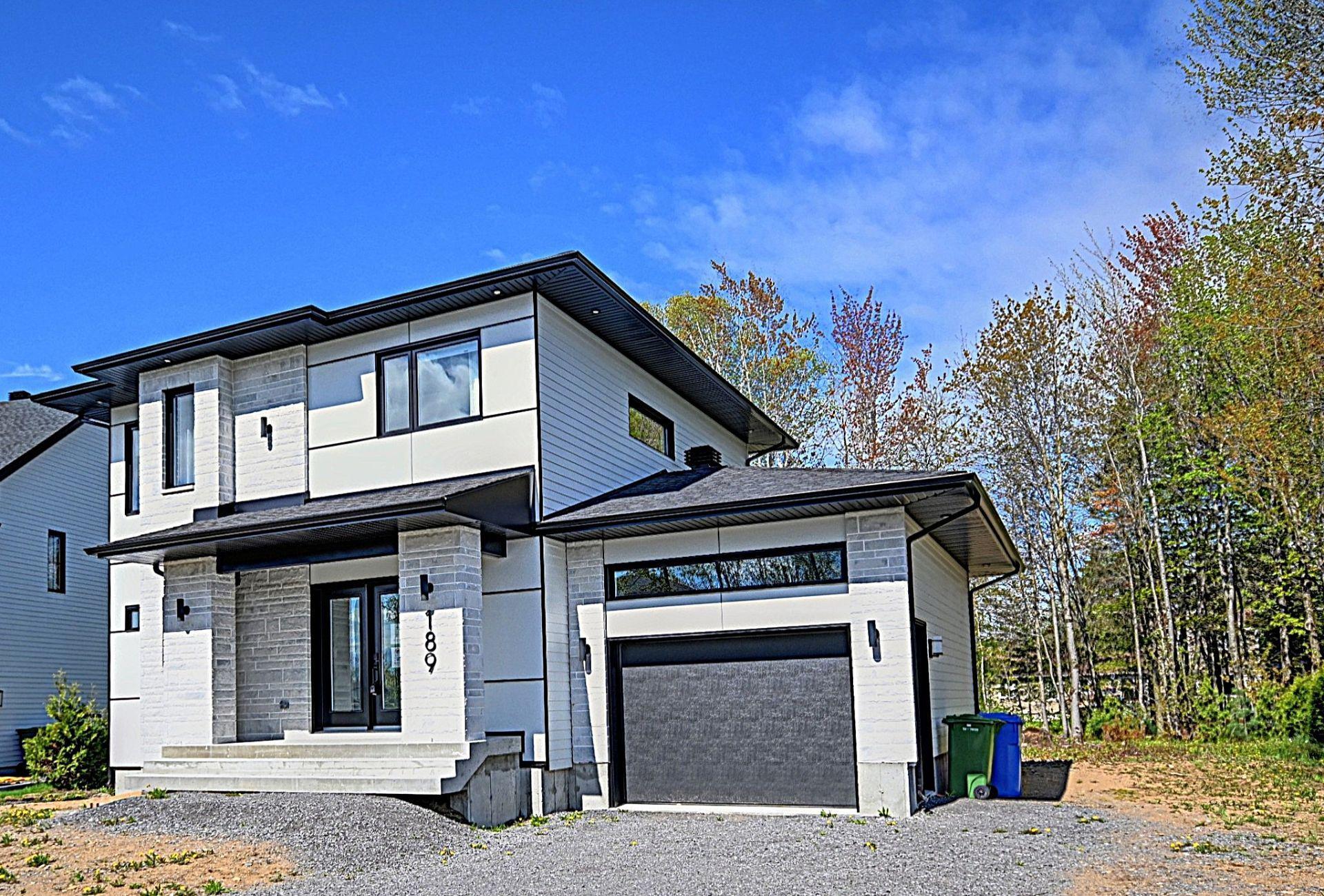 









189


Rue du Sous-Bois

,
Boischatel,




QC
G0A1H0

