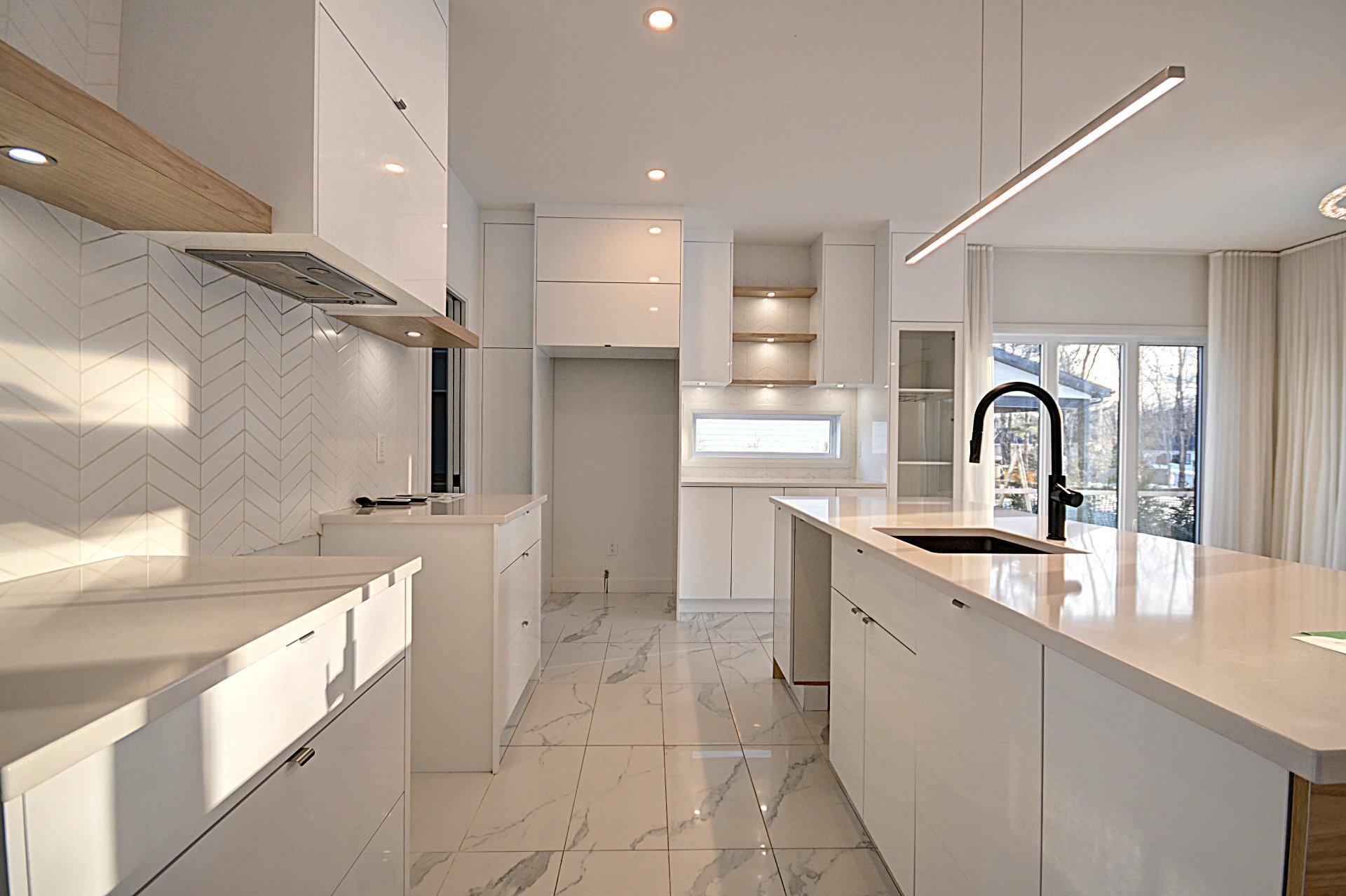 









189


Rue du Sous-Bois

,
Boischatel,




QC
G0A1H0

