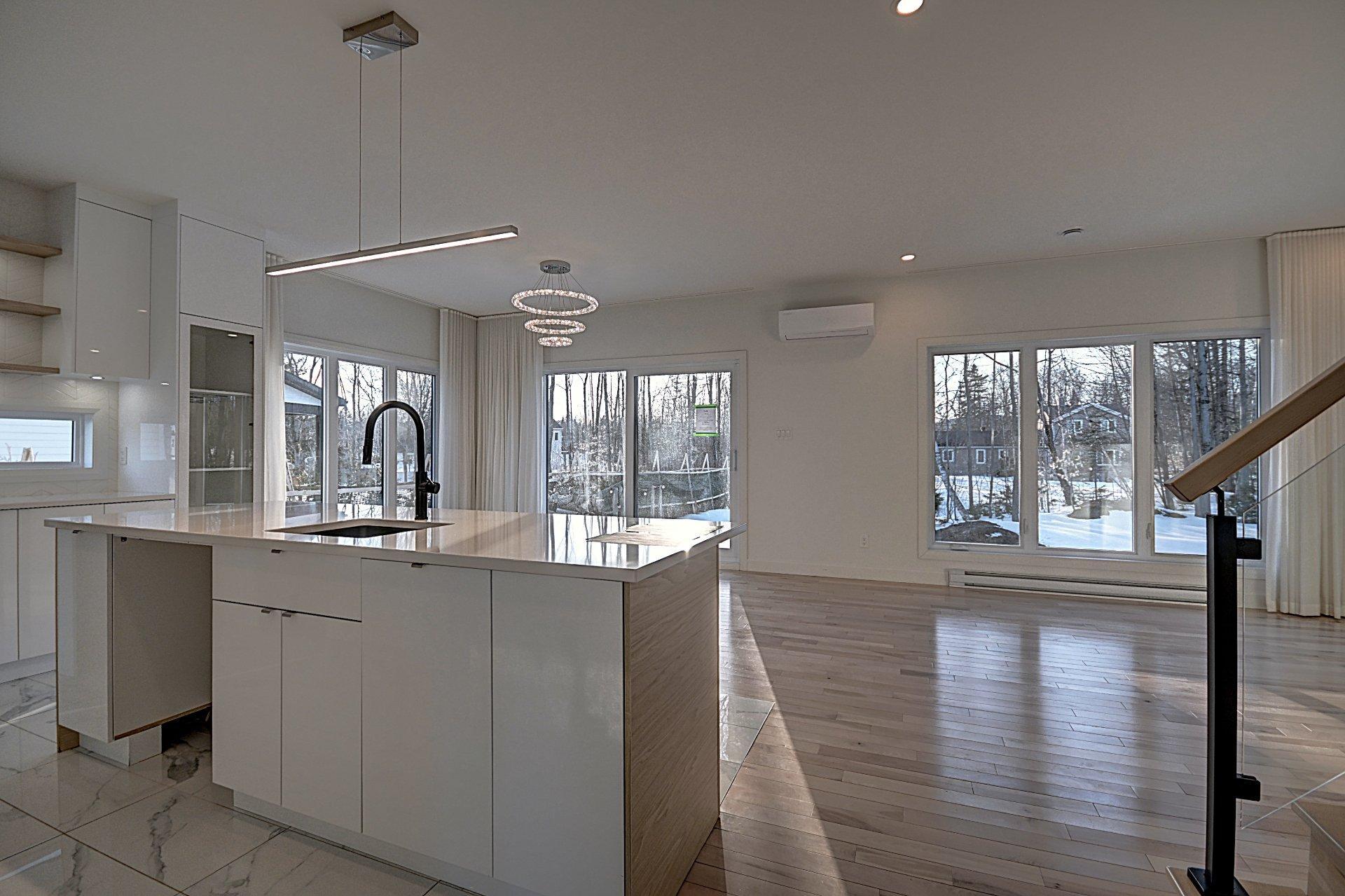 









189


Rue du Sous-Bois

,
Boischatel,




QC
G0A1H0

