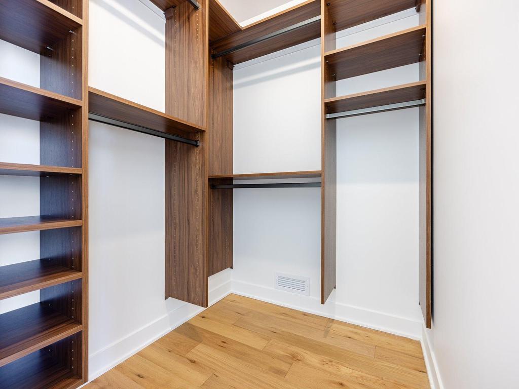 









1020


Rue de la Montagne

, 3703,
Montréal (Ville-Marie),




QC
H3G1V7

