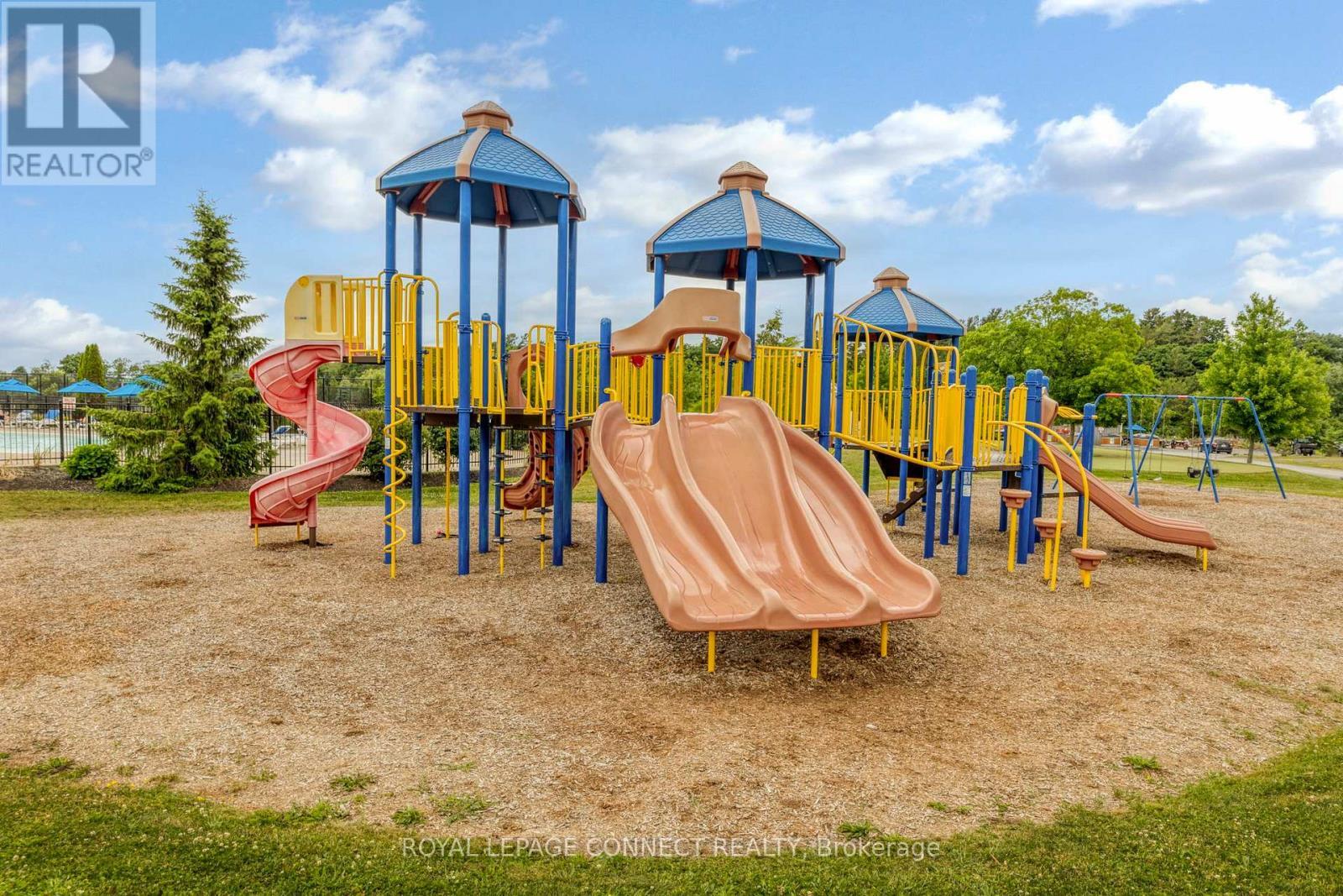 












98 - 20 BUTTERNUT LANE

,
Prince Edward County,







Ontario
K0K1P0

