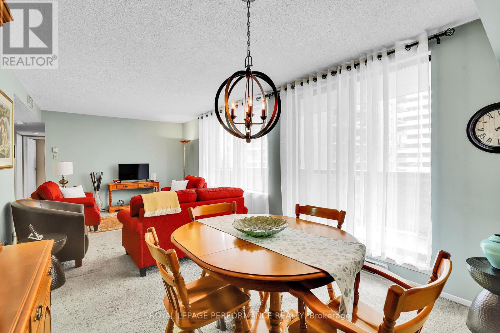 












501 - 470 LAURIER AVENUE W

,
Ottawa,




Ontario
K1R7W9

