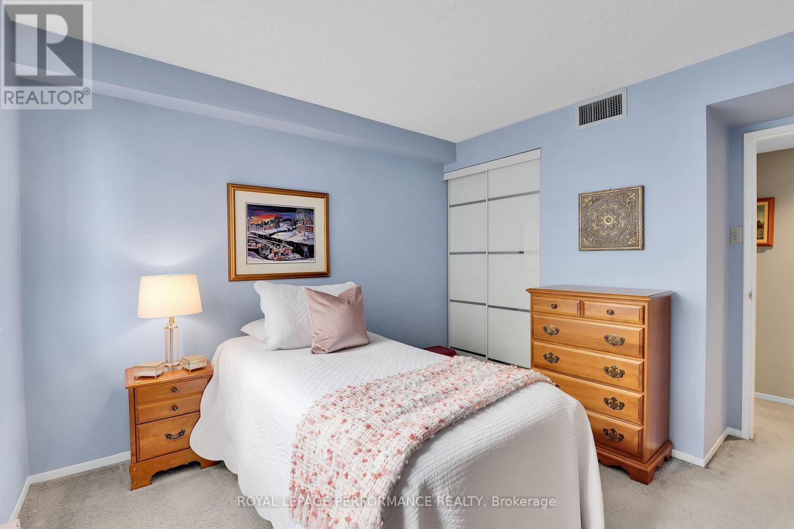 












501 - 470 LAURIER AVENUE W

,
Ottawa,




Ontario
K1R7W9

