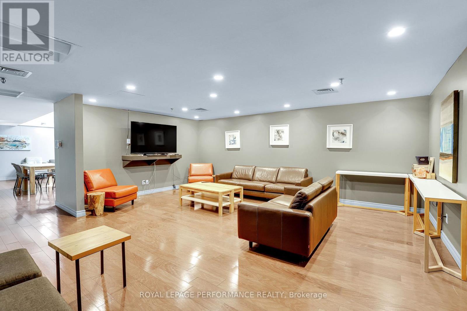 












501 - 470 LAURIER AVENUE W

,
Ottawa,




Ontario
K1R7W9


