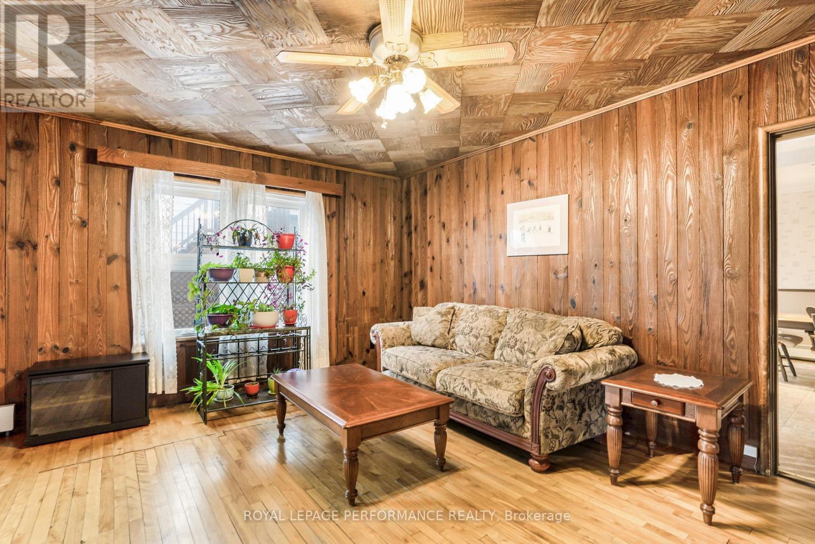












72 LONGUEUIL STREET

,
Champlain,




Ontario
L1R3H1

