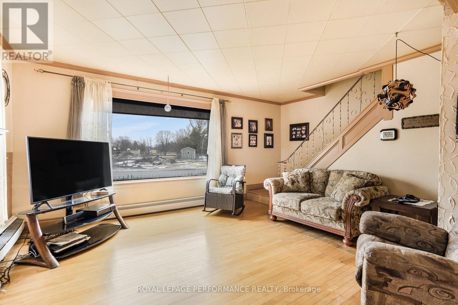 












72 LONGUEUIL STREET

,
Champlain,




Ontario
L1R3H1

