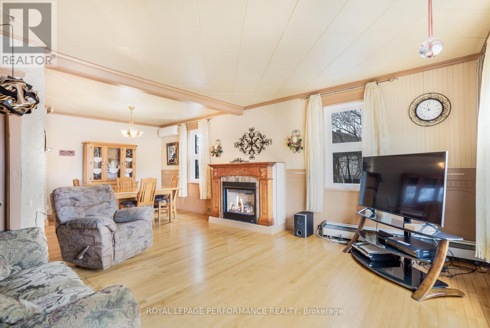 












72 LONGUEUIL STREET

,
Champlain,




Ontario
L1R3H1

