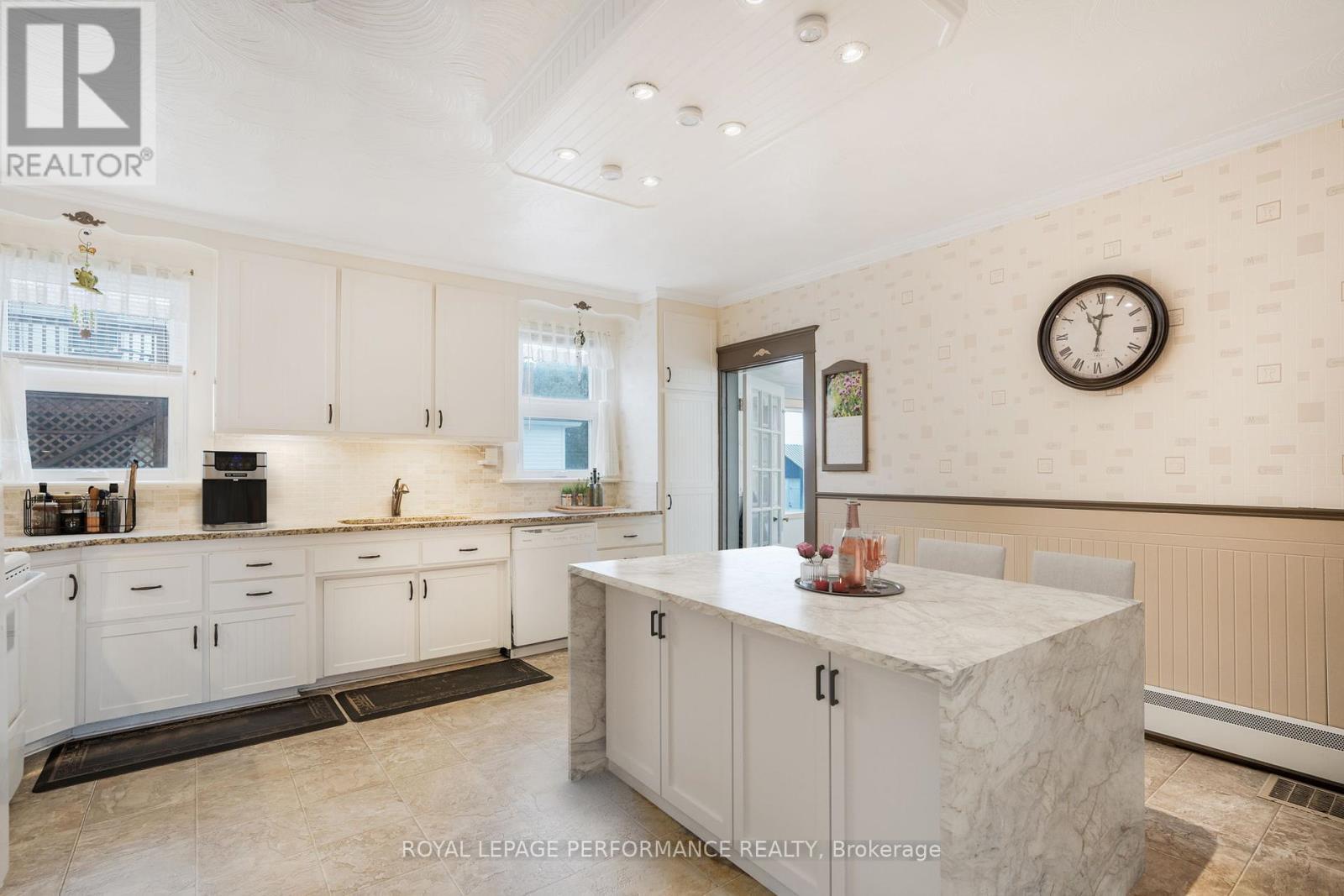 












72 LONGUEUIL STREET

,
Champlain,




Ontario
L1R3H1

