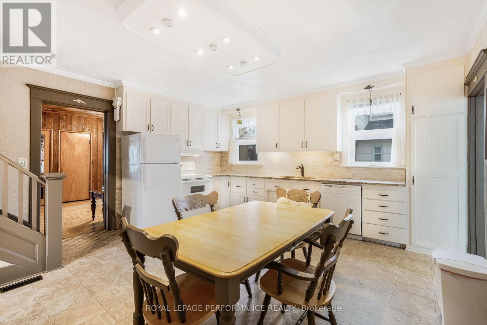 












72 LONGUEUIL STREET

,
Champlain,




Ontario
L1R3H1

