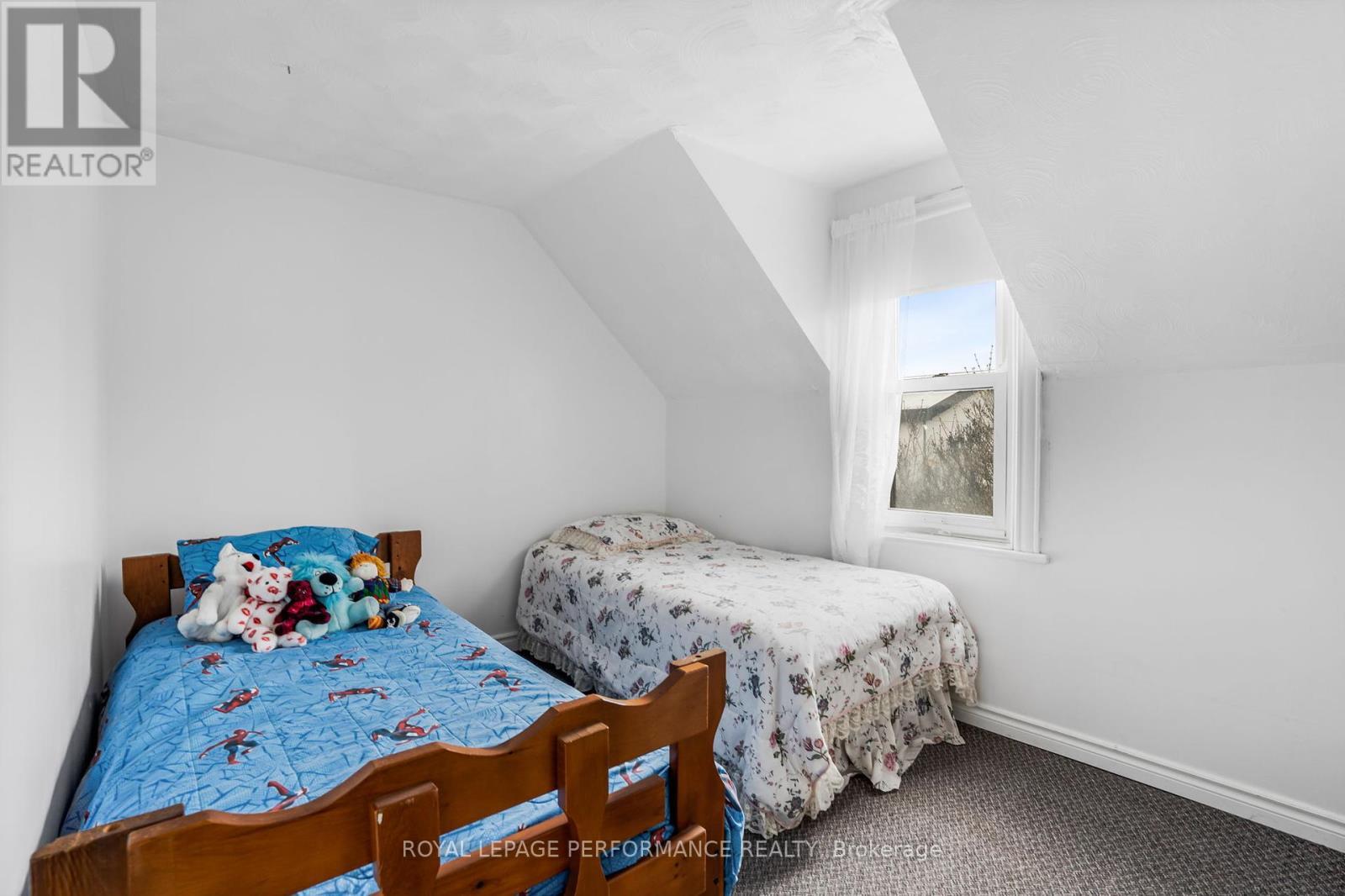 












72 LONGUEUIL STREET

,
Champlain,




Ontario
L1R3H1

