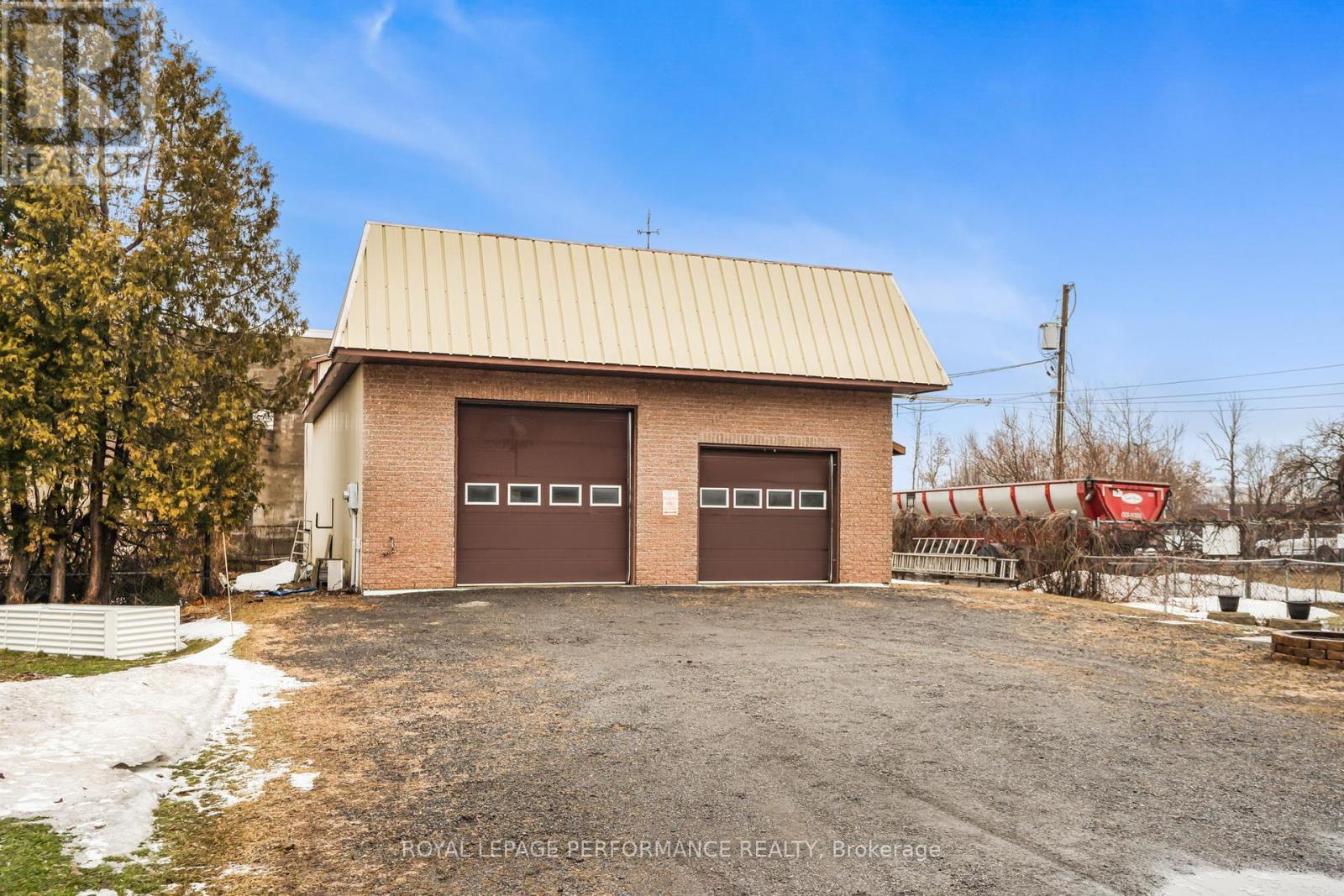 












72 LONGUEUIL STREET

,
Champlain,




Ontario
L1R3H1

