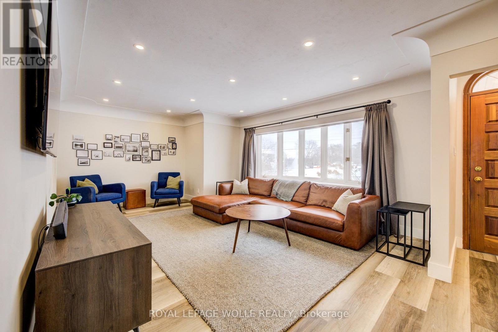 












67 WEBER STREET S

,
Waterloo,




Ontario
N2J1Z8

