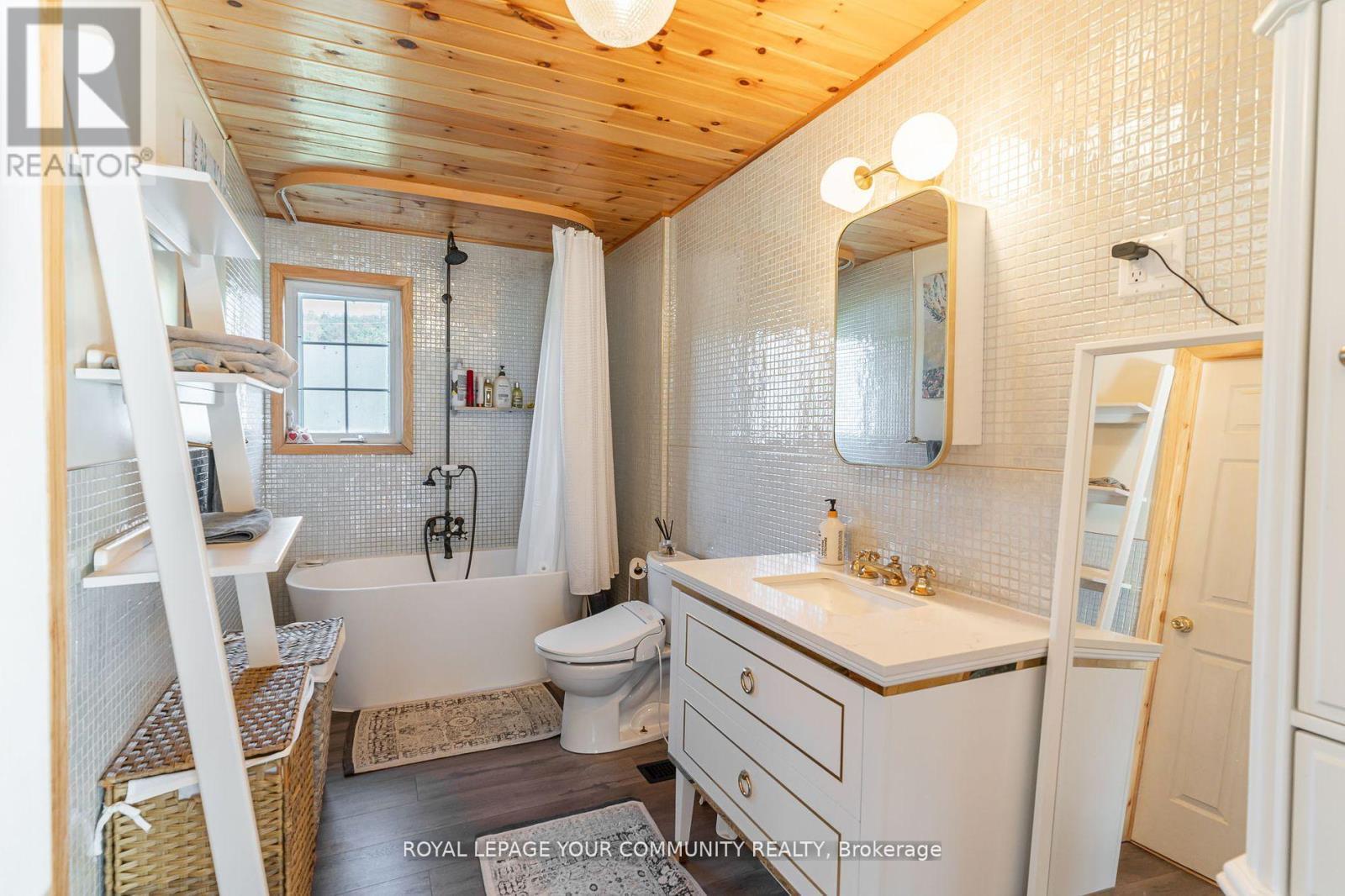 












3895 LOOP ROAD

,
Dysart et al,




Ontario
K0L1X0

