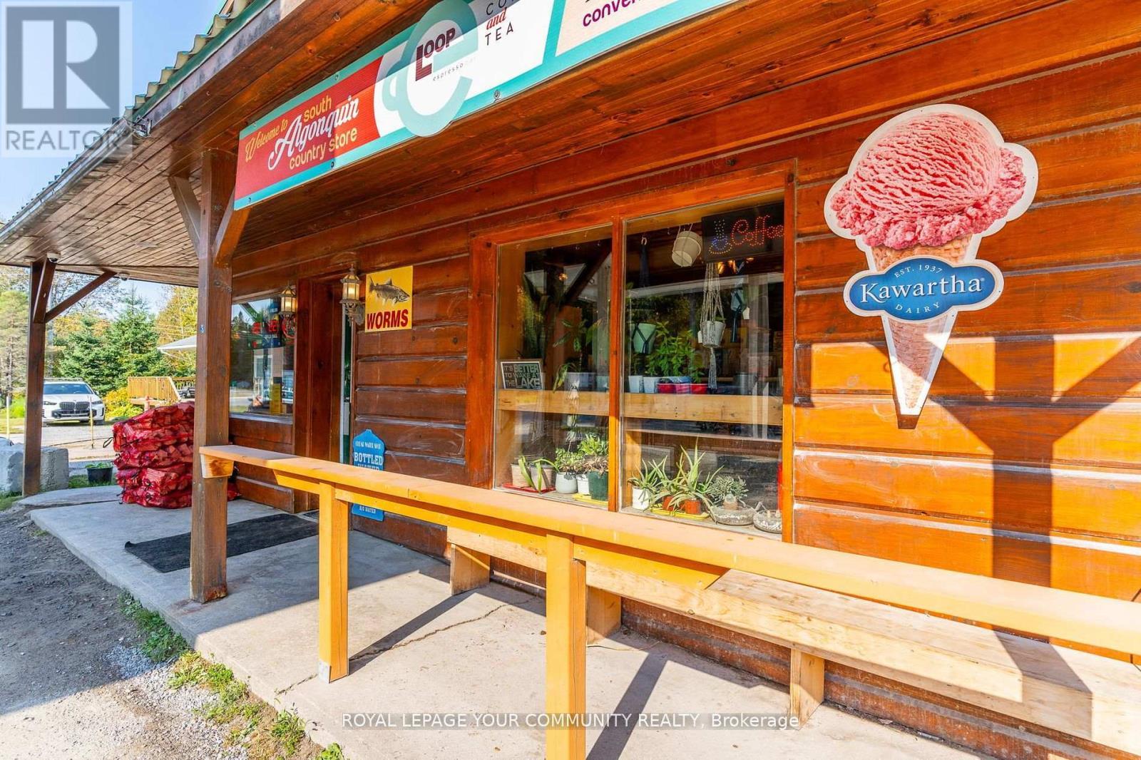 












3895 LOOP ROAD

,
Dysart et al,




Ontario
K0L1X0

