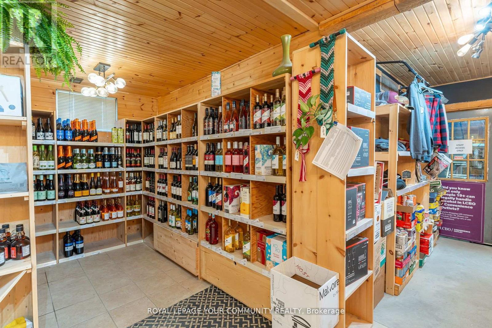 












3895 LOOP ROAD

,
Dysart et al,




Ontario
K0L1X0

